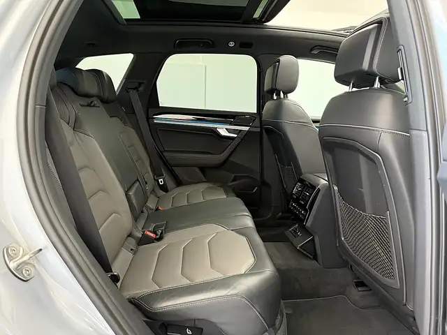 Volkswagen Touareg 4Motion V6 TDI SCR R-Line Aut. Panoramadach AHK Ansicht 25