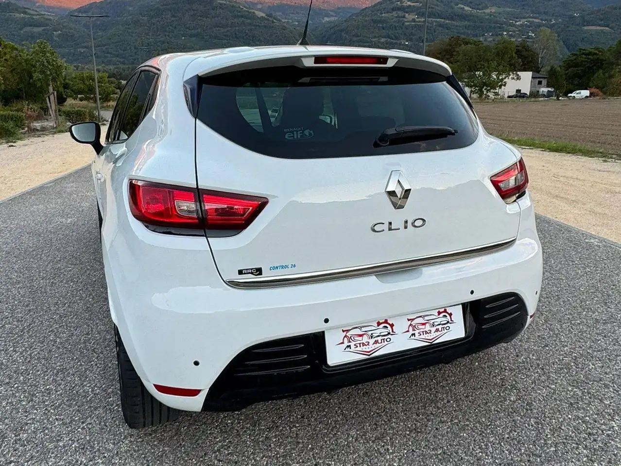 Renault Clio Citadine 3 portes — photo 3