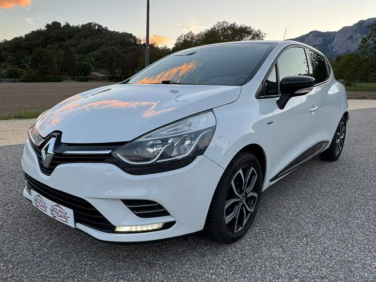 Renault Clio Citadine 3 portes — photo 4