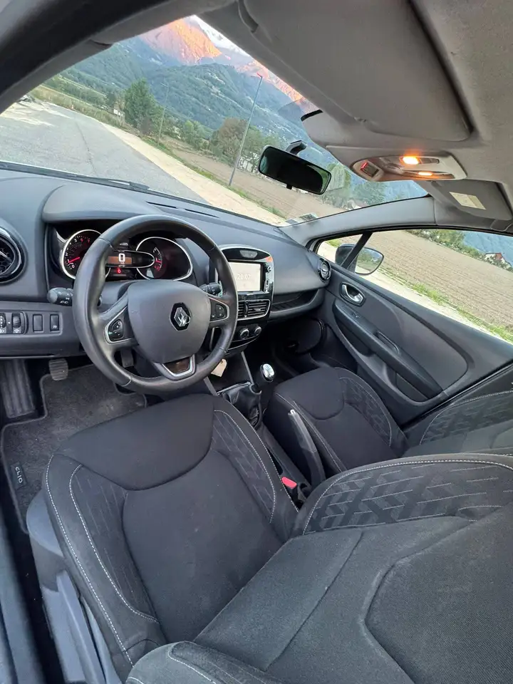 Renault Clio Citadine 3 portes — photo 2
