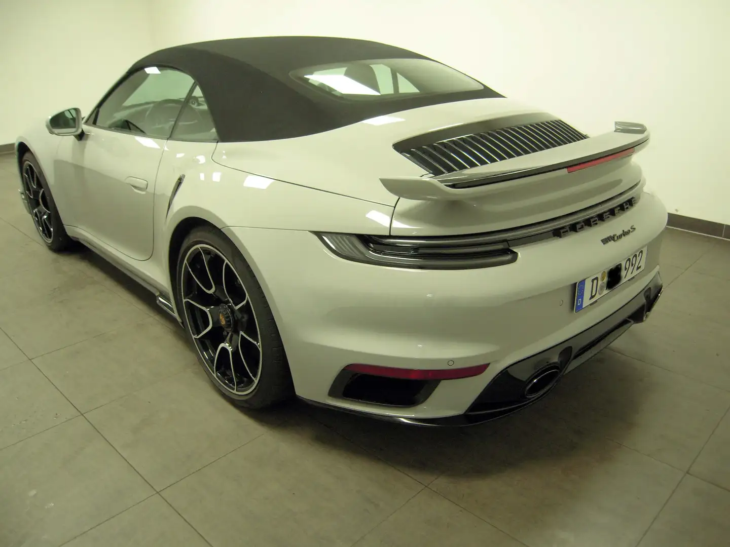Porsche 992 Turbo S Cabriolet Grau - 2