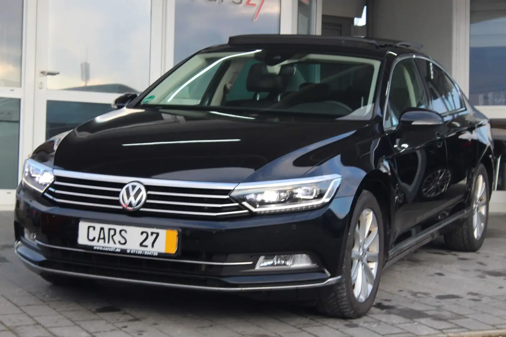 Volkswagen Passat Lim. Highline Pano Leder AHK Kamera ACC Negro - 1