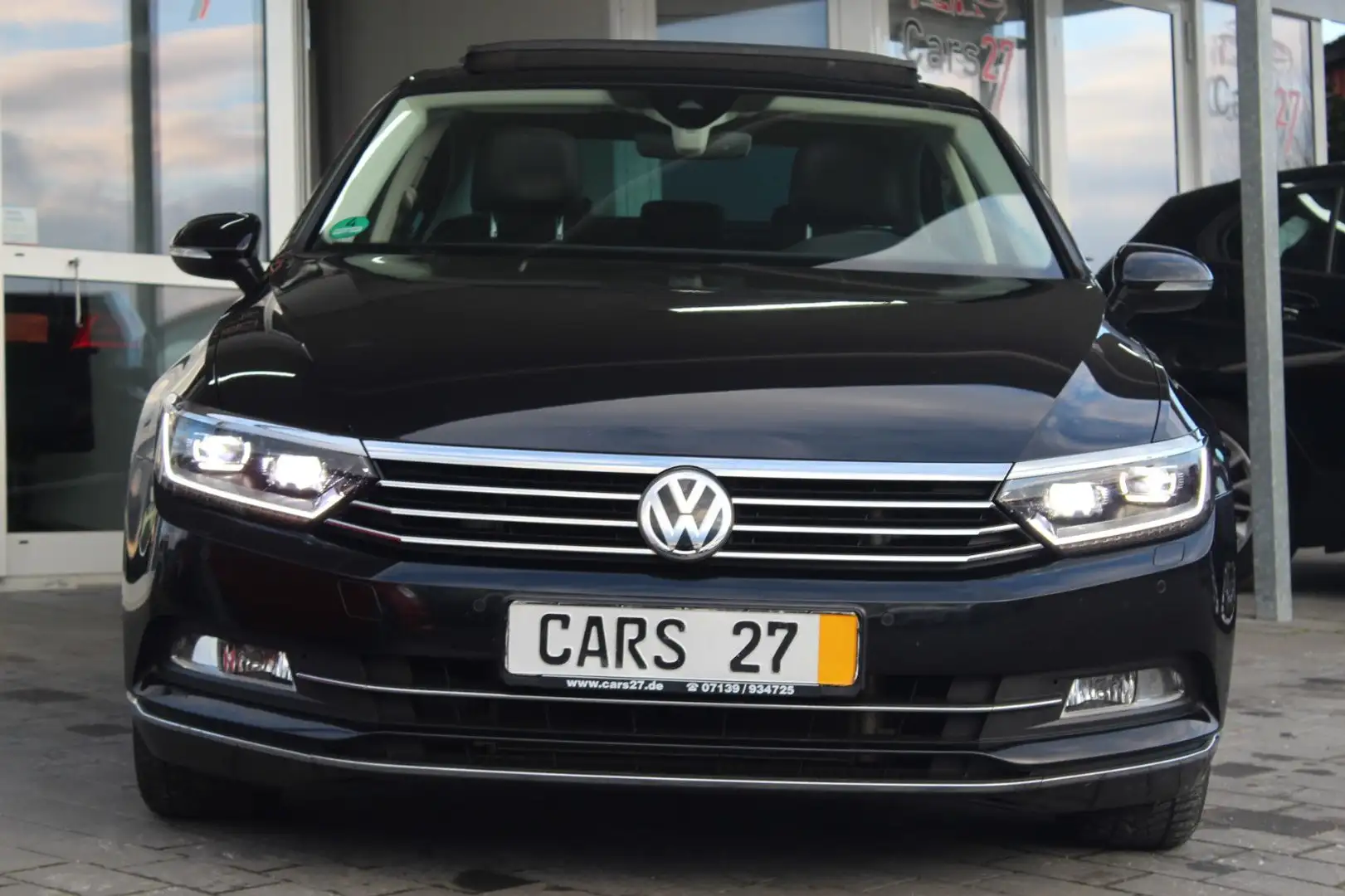 Volkswagen Passat Lim. Highline Pano Leder AHK Kamera ACC Negro - 2