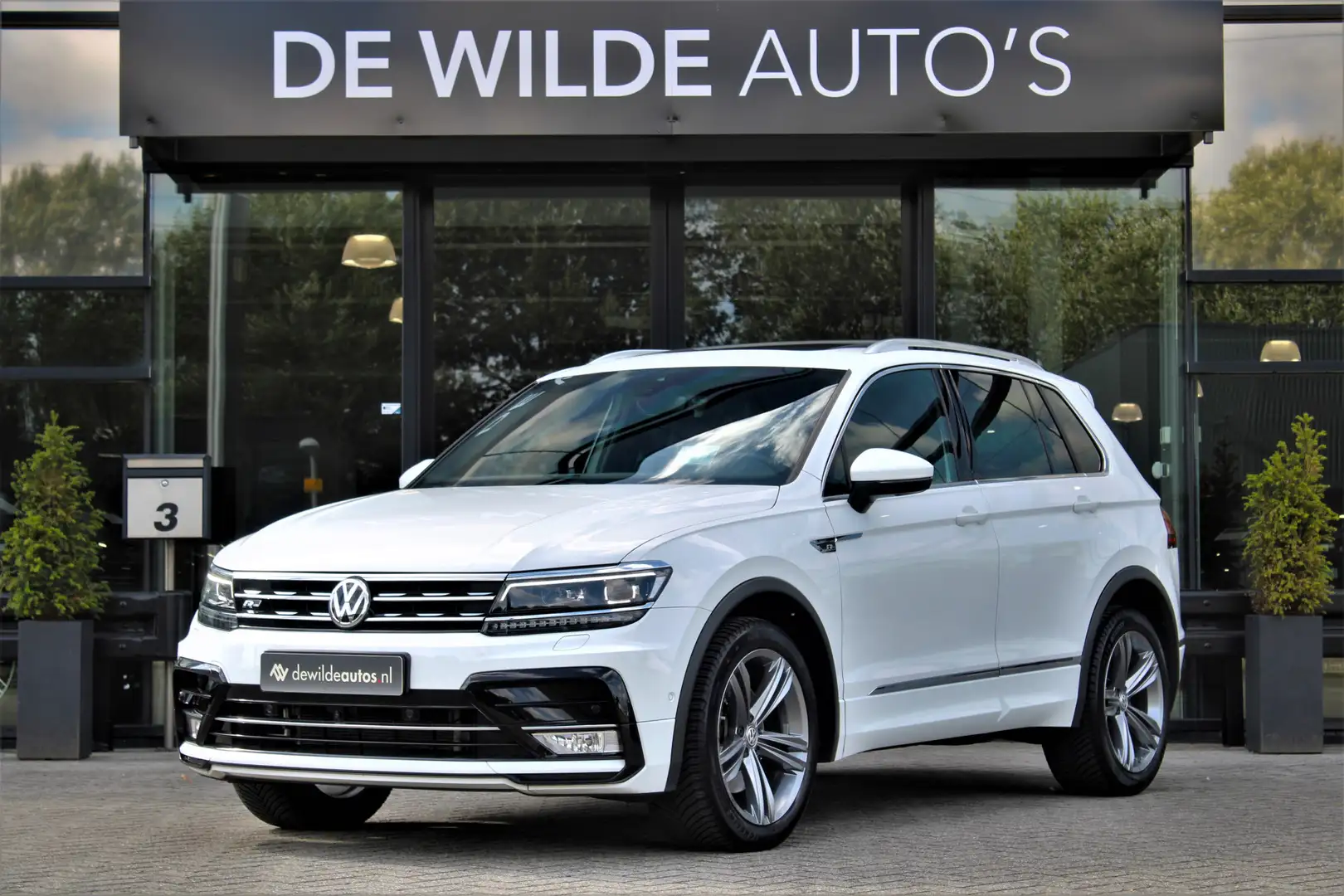 Volkswagen Tiguan 2.0 TSI 4Motion R-line Pano VirtualCockpit Head-u Wit - 1