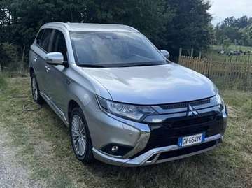 Outlander phev 2.4 Instyle 4wd