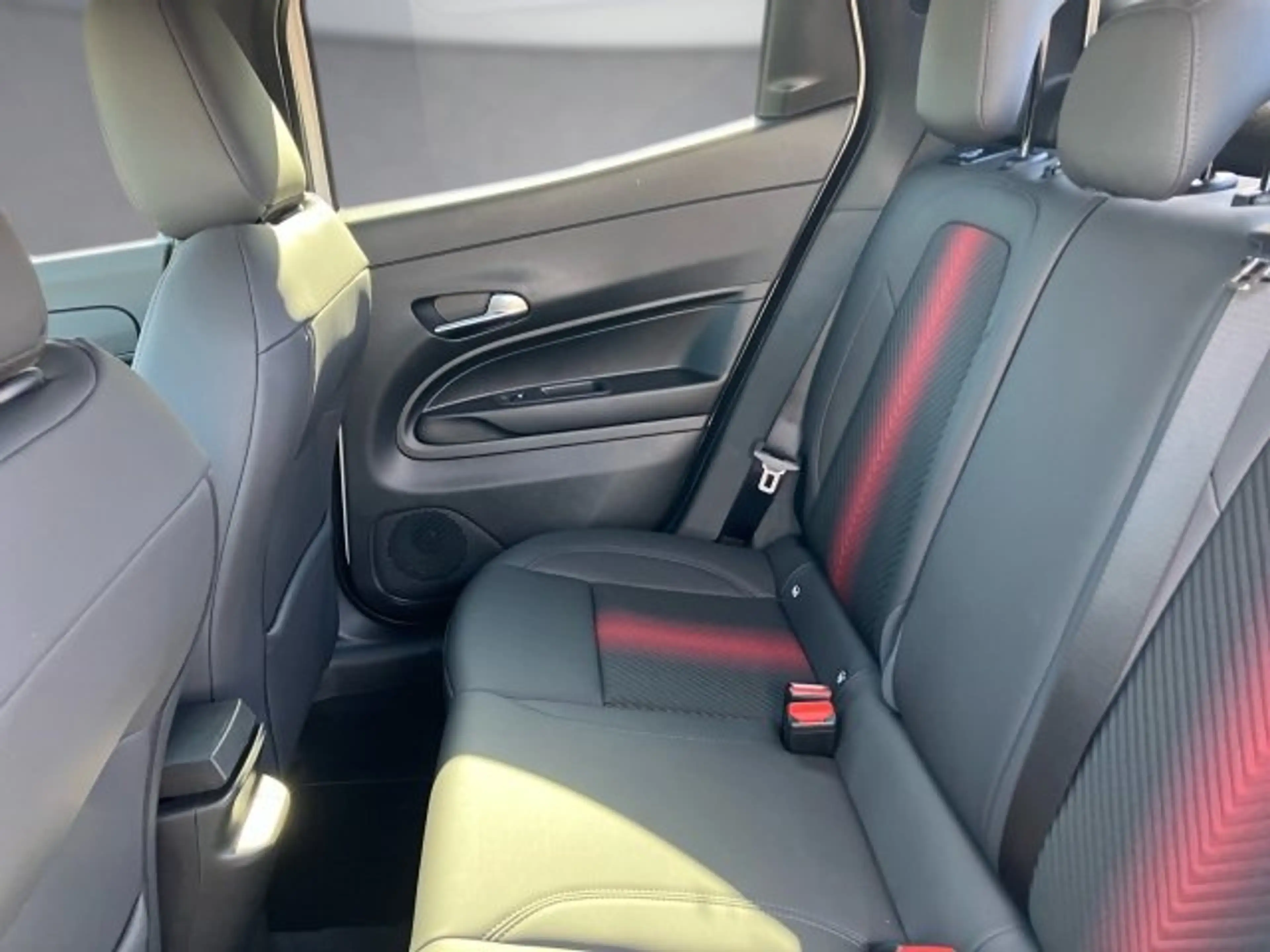 Alfa Romeo Junior Ibrida 1.2 Hybrid eDCT6 — photo 12