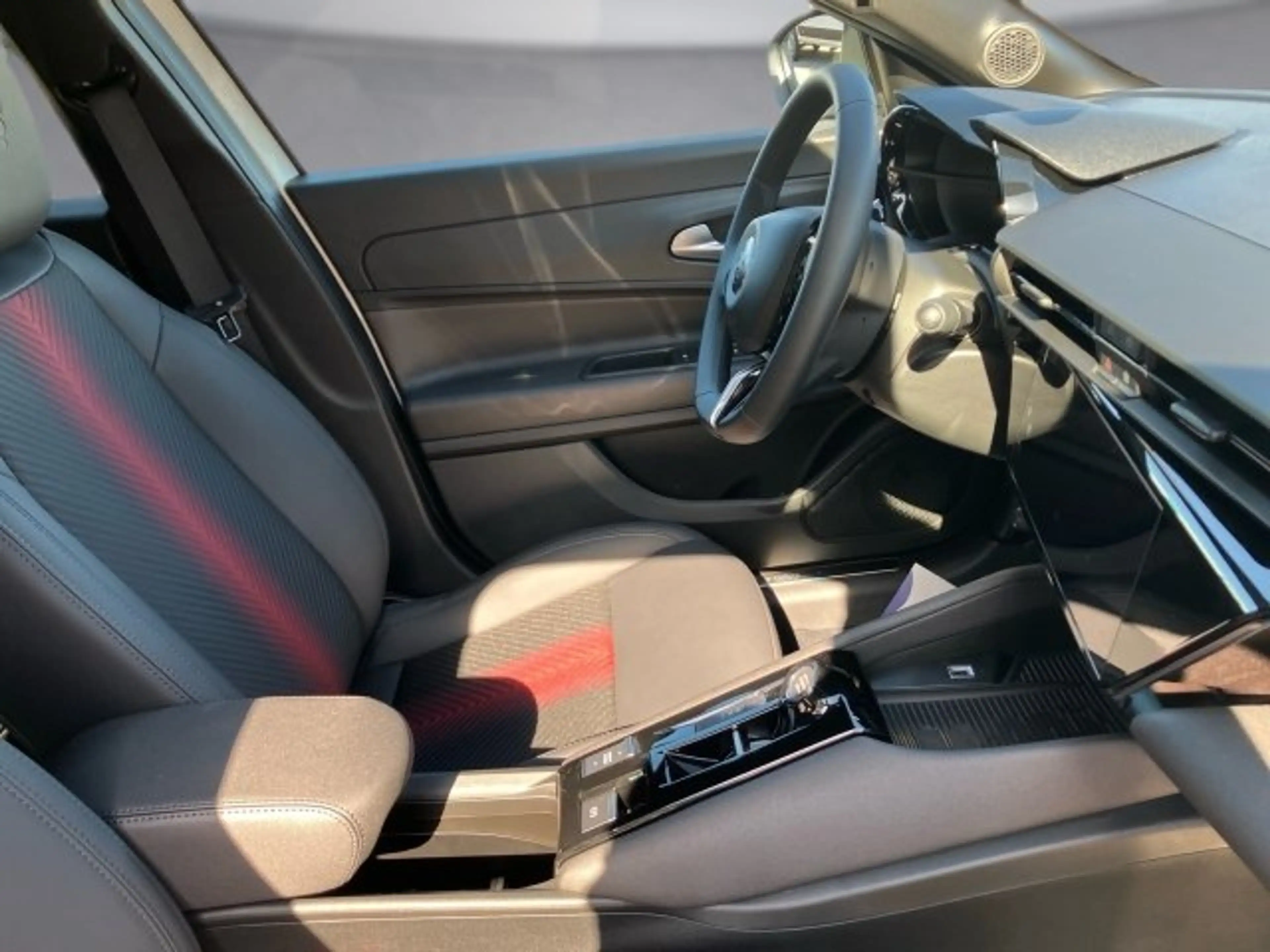 Alfa Romeo Junior Ibrida 1.2 Hybrid eDCT6 — photo 11