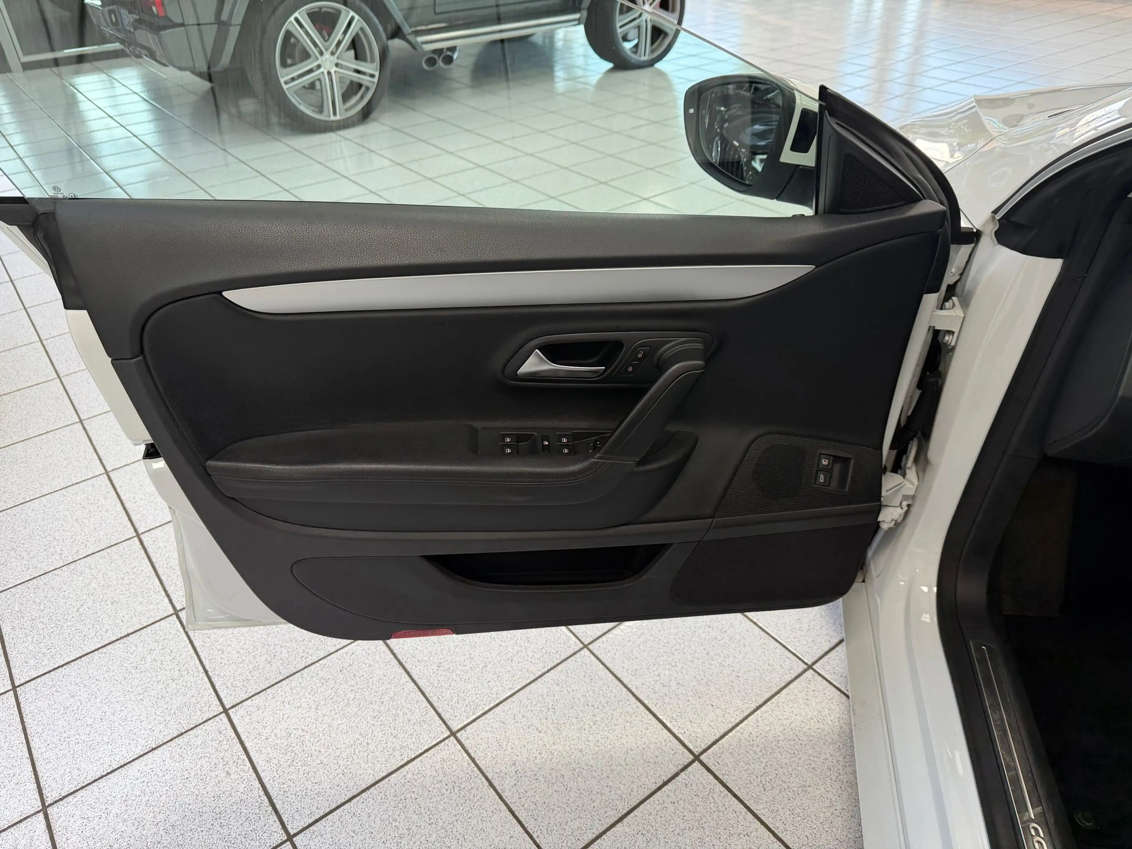 Volkswagen CC 2.0 TDI*Bi-Xenon*PANO*ACC*DCC*AHK*STHZG*KAM* — photo 11