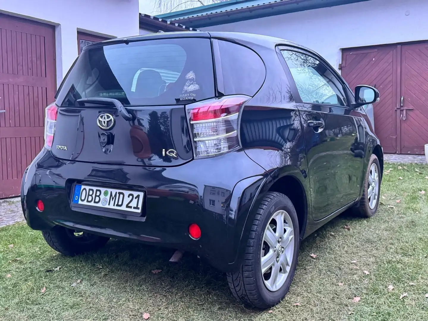 Toyota iQ 1.0 + - 1