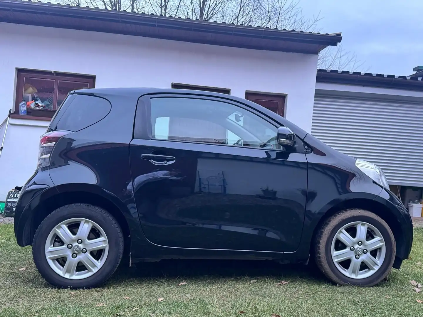 Toyota iQ 1.0 + - 2