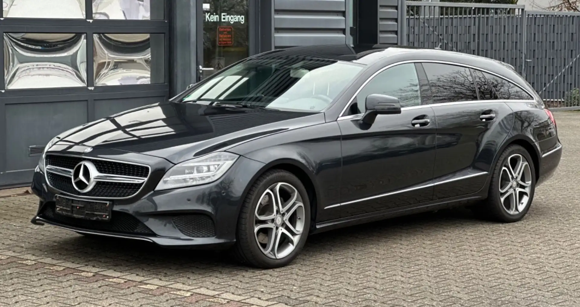 Mercedes-Benz CLS 220 Schwarz - 1