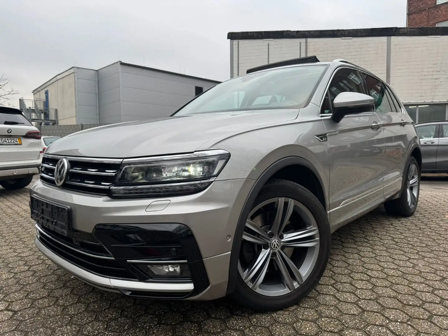 Volkswagen Tiguan 2.0 TDI Highline R-Line 4M Pano/Head-UP Argent - 2