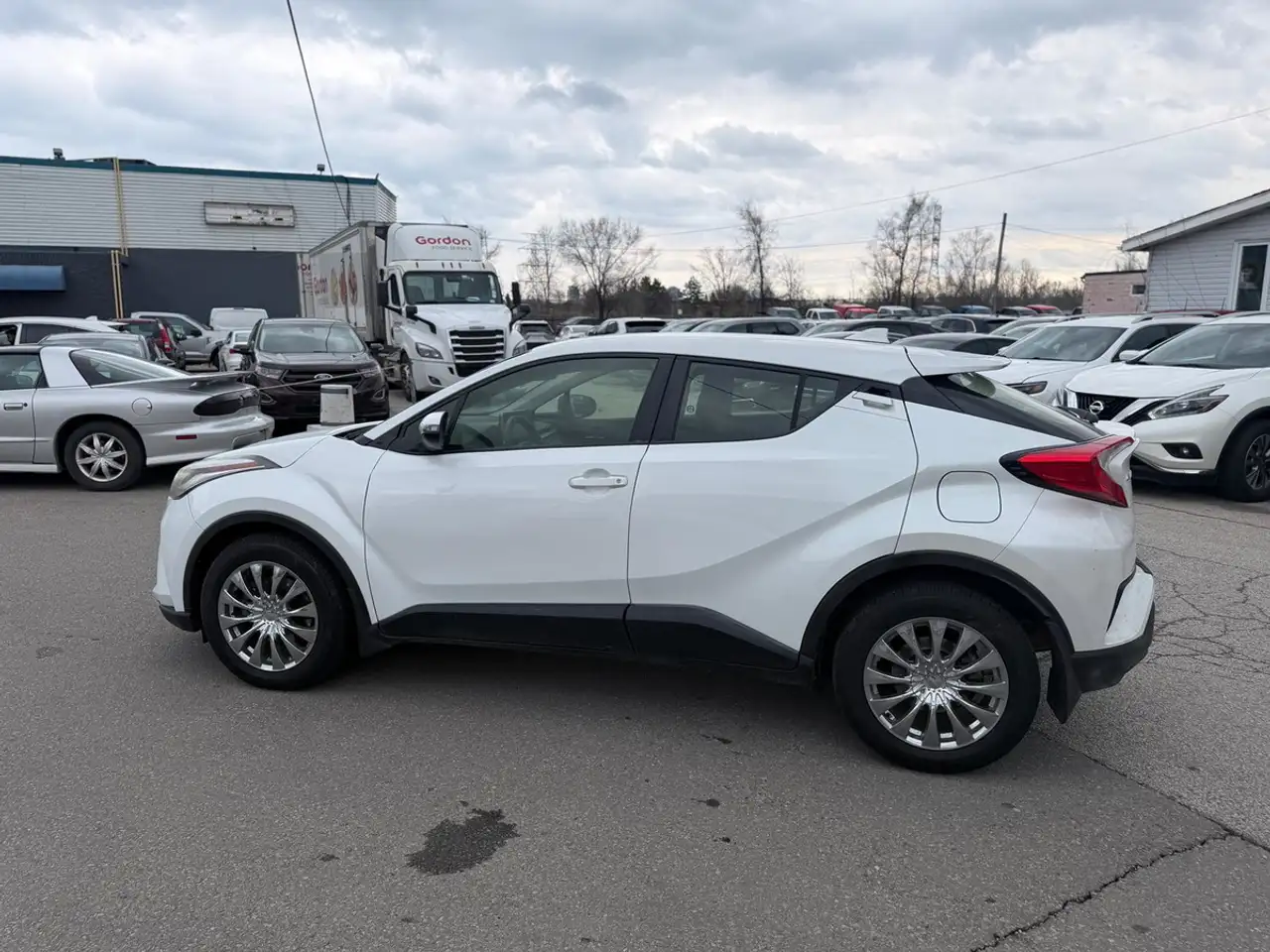 Toyota C-HR photo Toyota C-HR