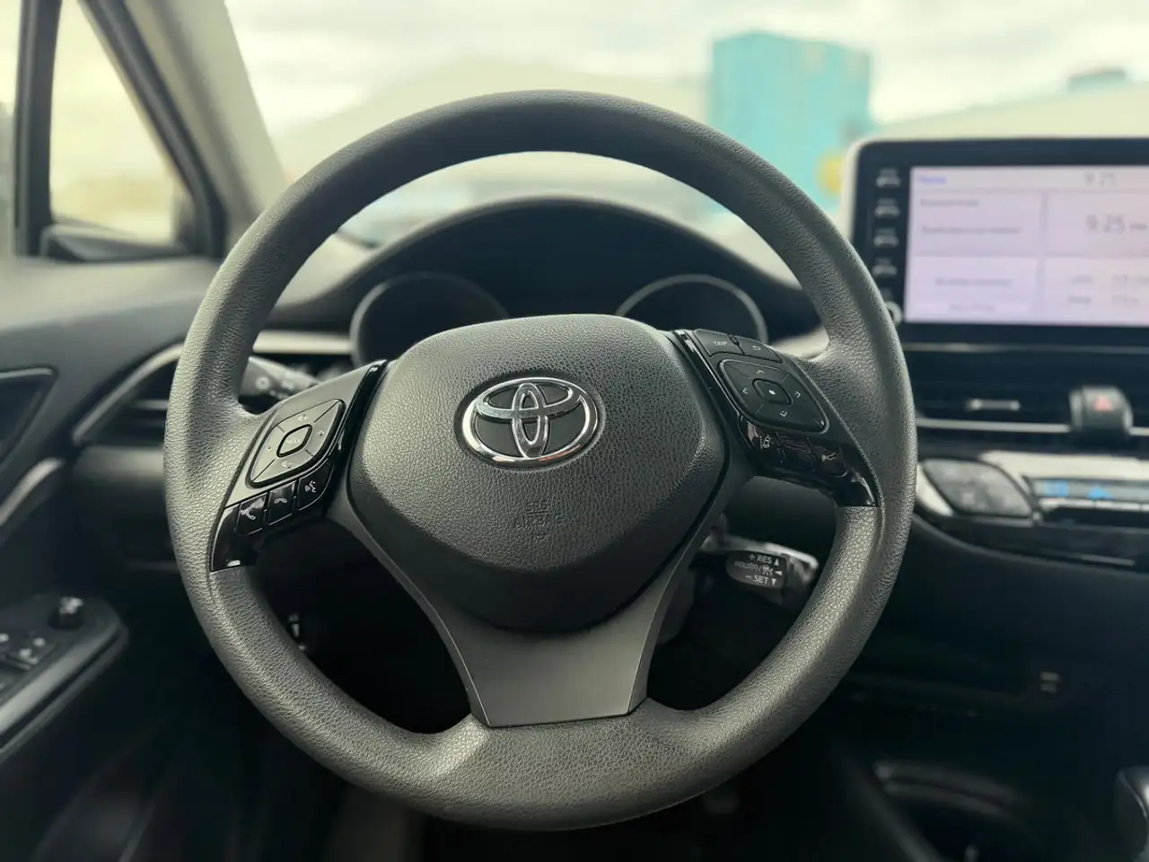 Toyota C-HR photo Toyota C-HR
