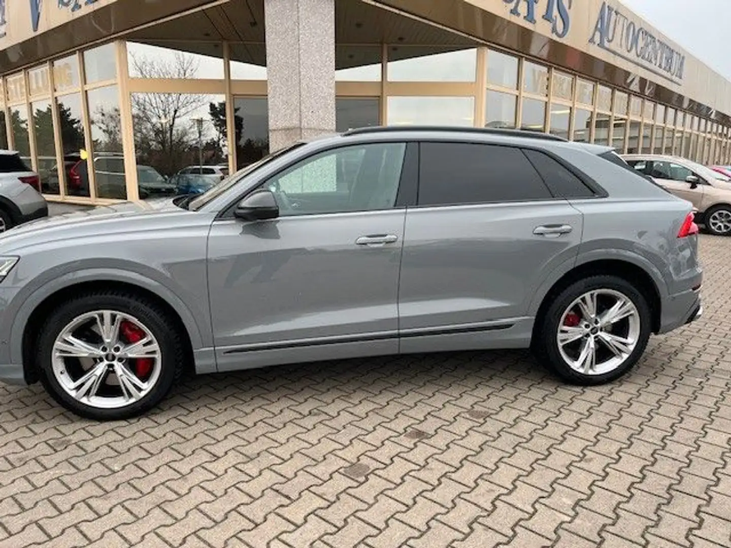 Audi SQ8 4.0 TFSI quattro competition plus B&O Grau - 2