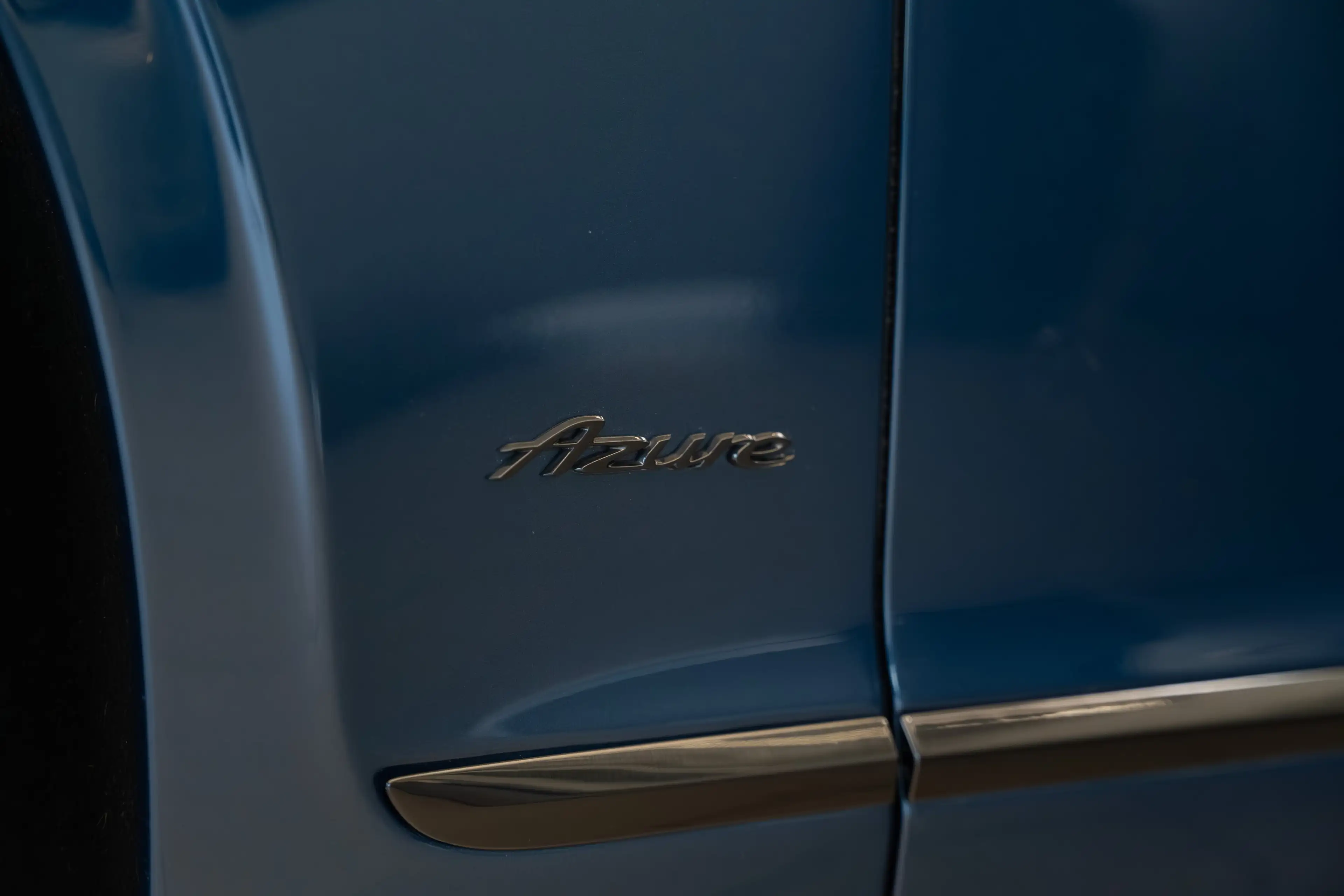 Bentley Flying Spur Azure V8 Hybrid — photo 7