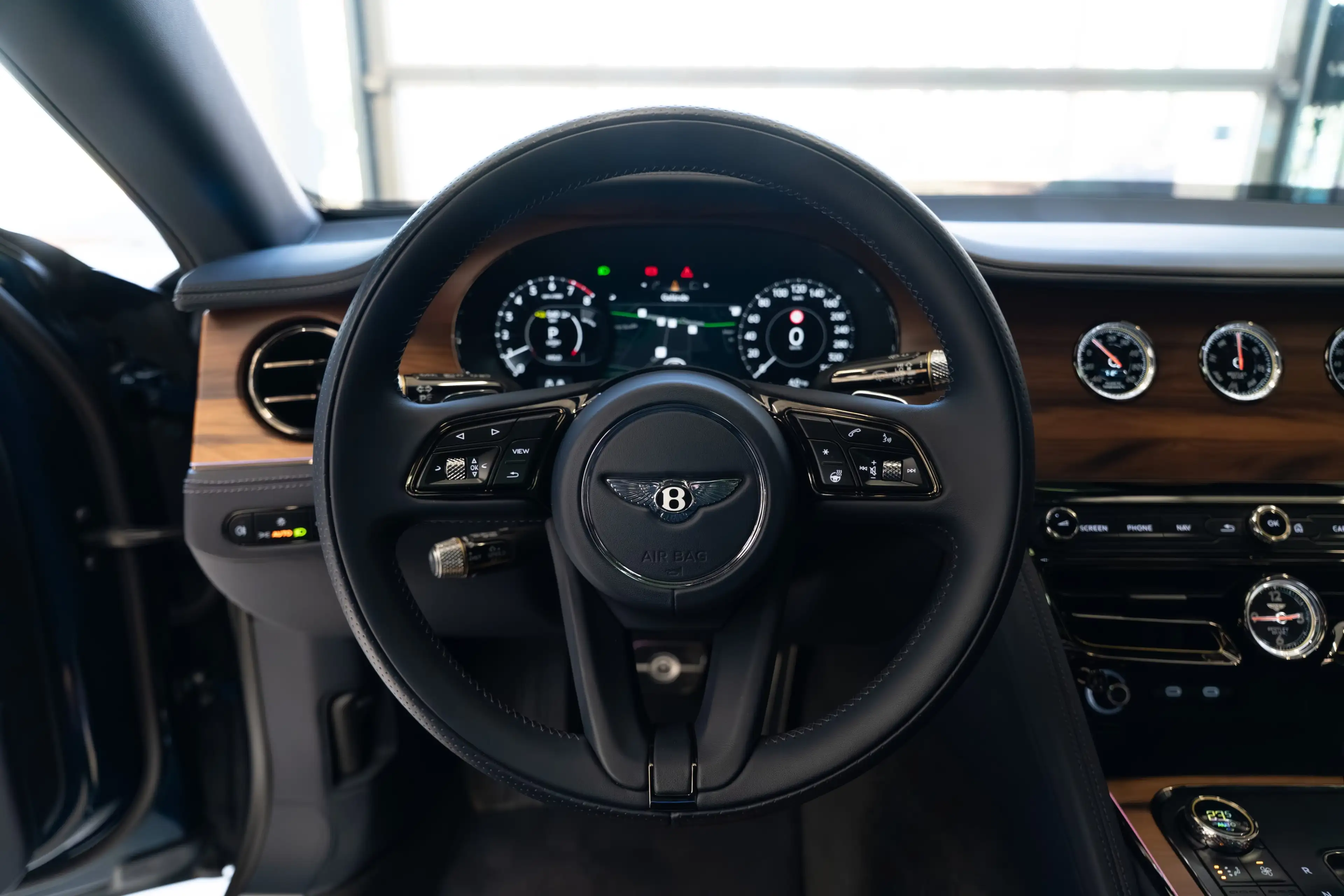 Bentley Flying Spur Azure V8 Hybrid — photo 14
