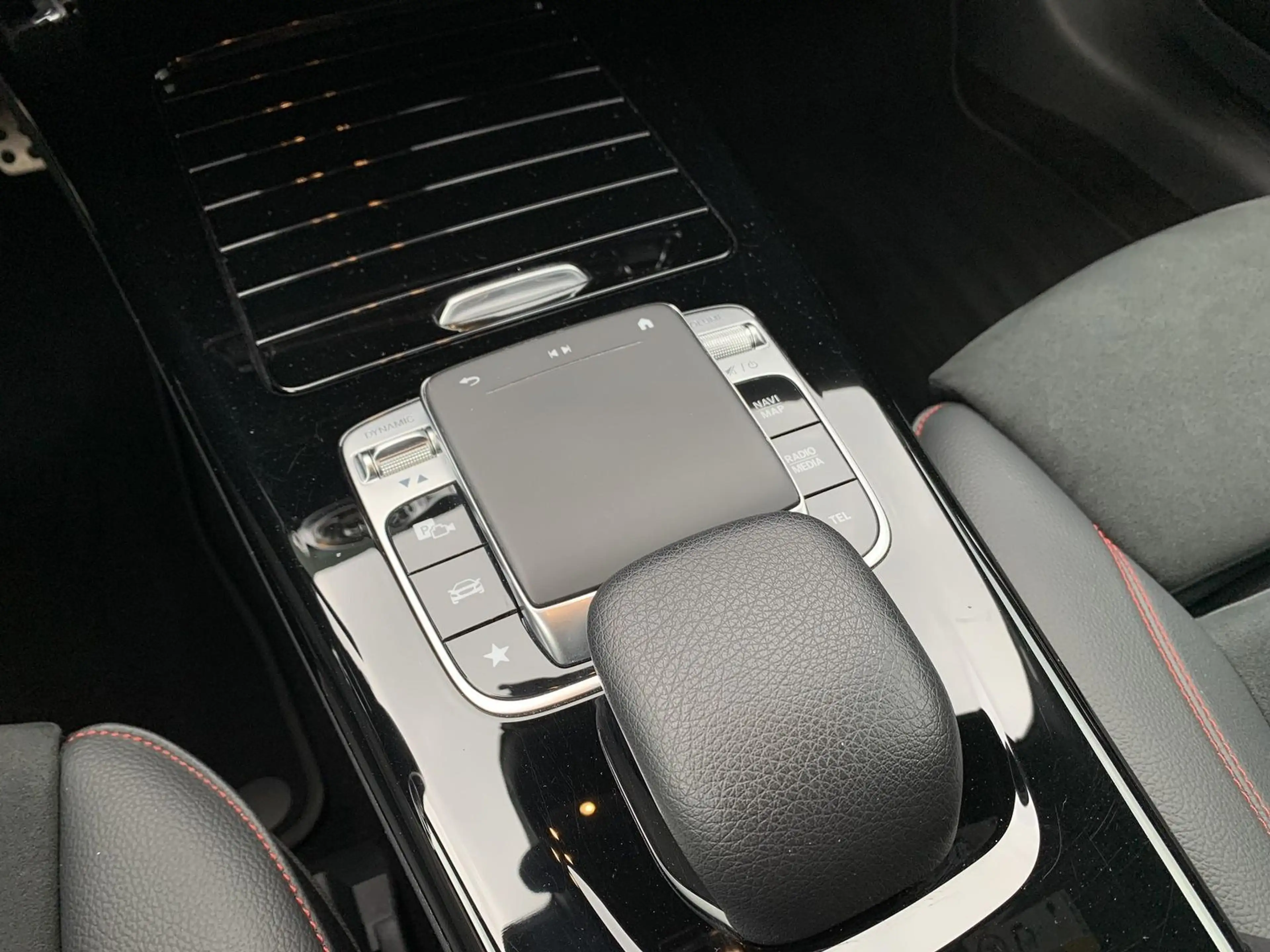 Mercedes-Benz A 200 A200 AMG-Line Ambiente+LED+Kamera+Sound — photo 13
