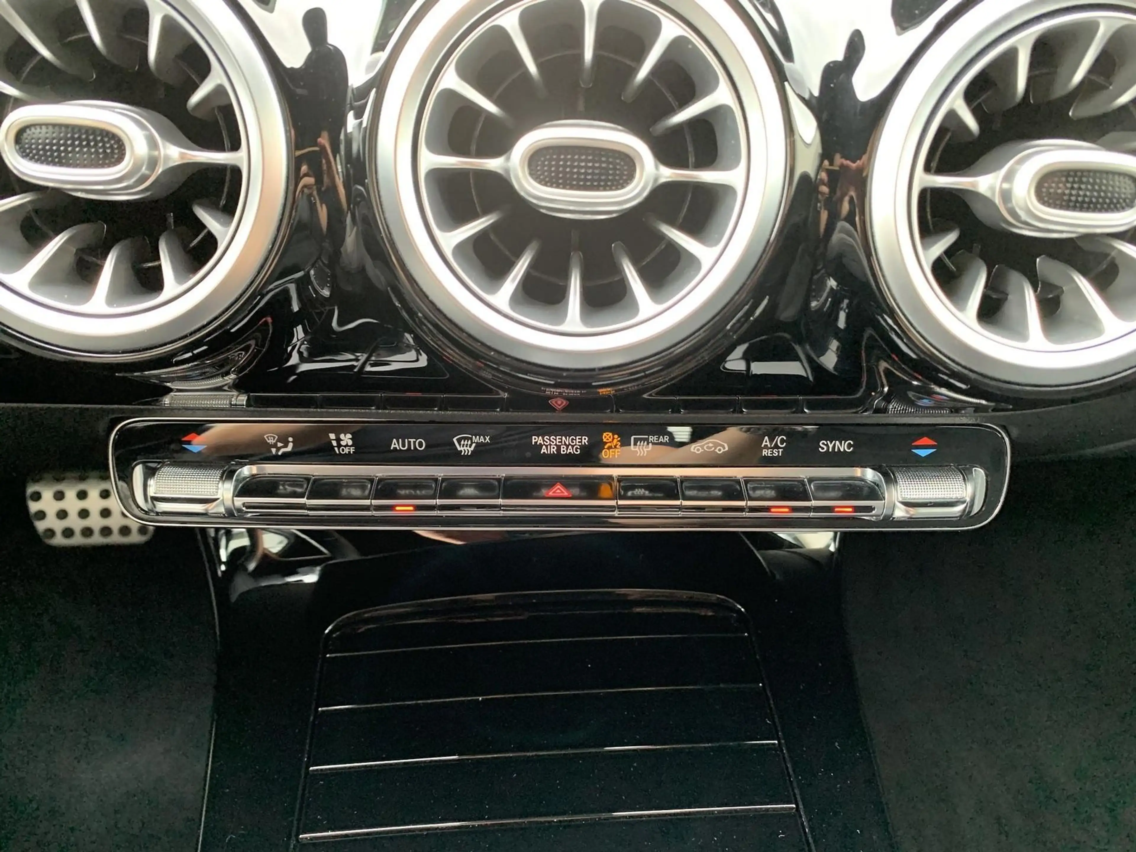 Mercedes-Benz A 200 A200 AMG-Line Ambiente+LED+Kamera+Sound — photo 14