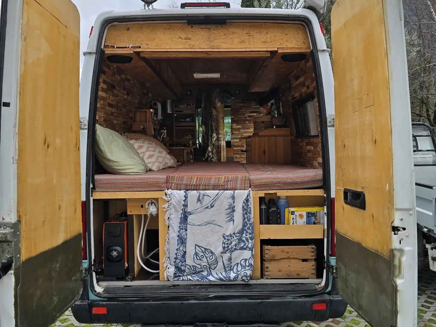 Mercedes-Benz Sprinter - 2