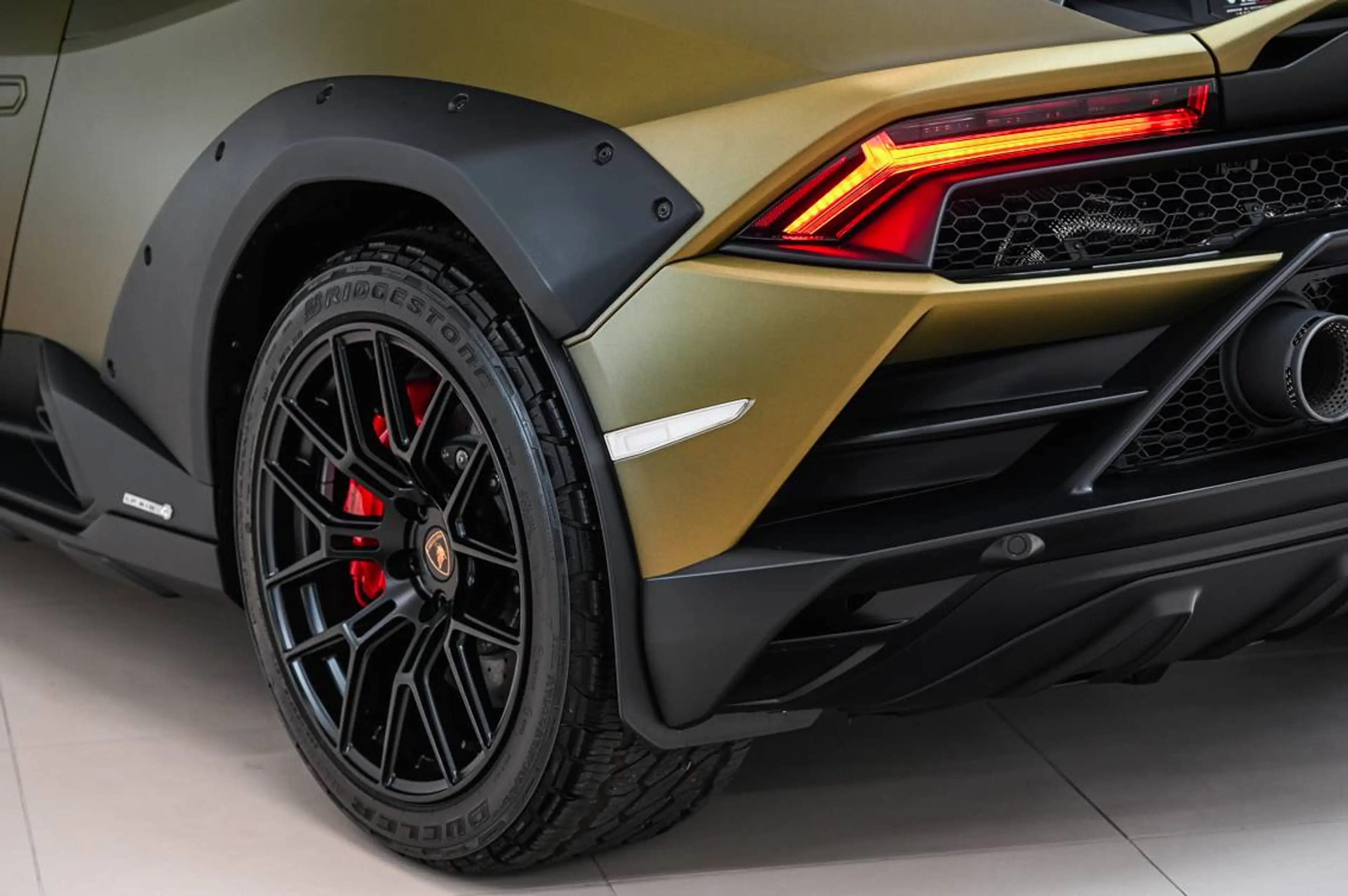 Lamborghini Huracán Huracan Sterrato 5.2i V10 LP610 — photo 12