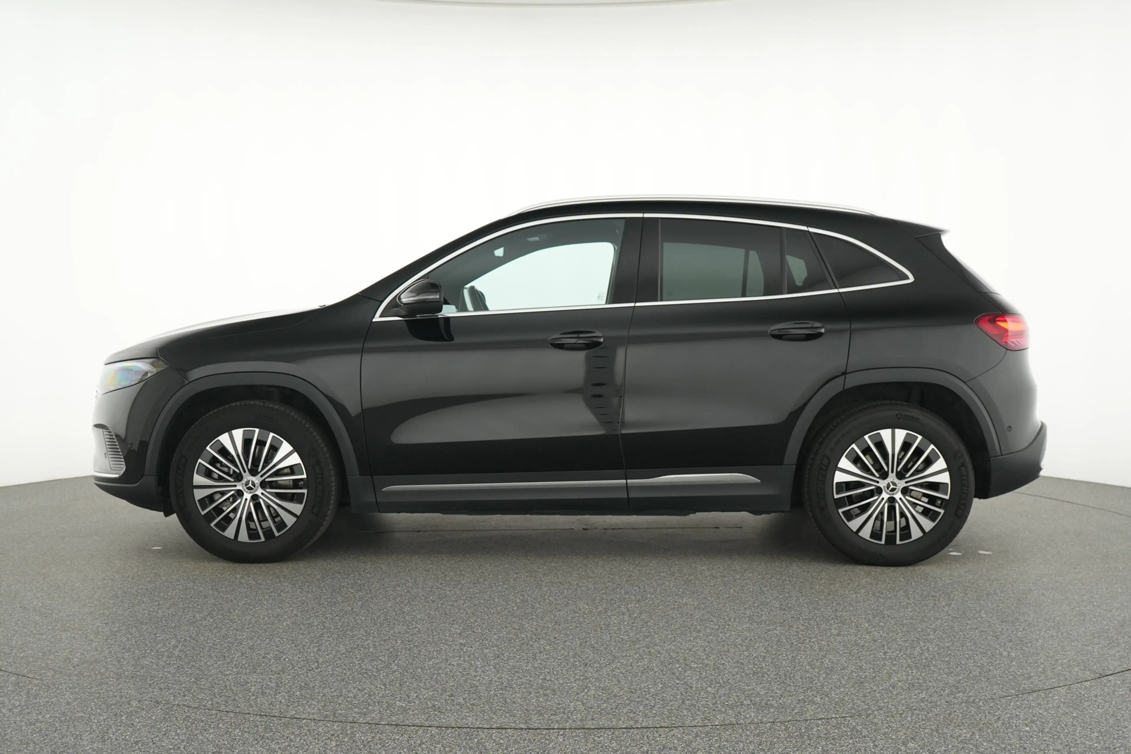 Mercedes-Benz EQA 250 250+ Business Line 71 kWh Ledkoplampen | Sfeerverl — photo 11