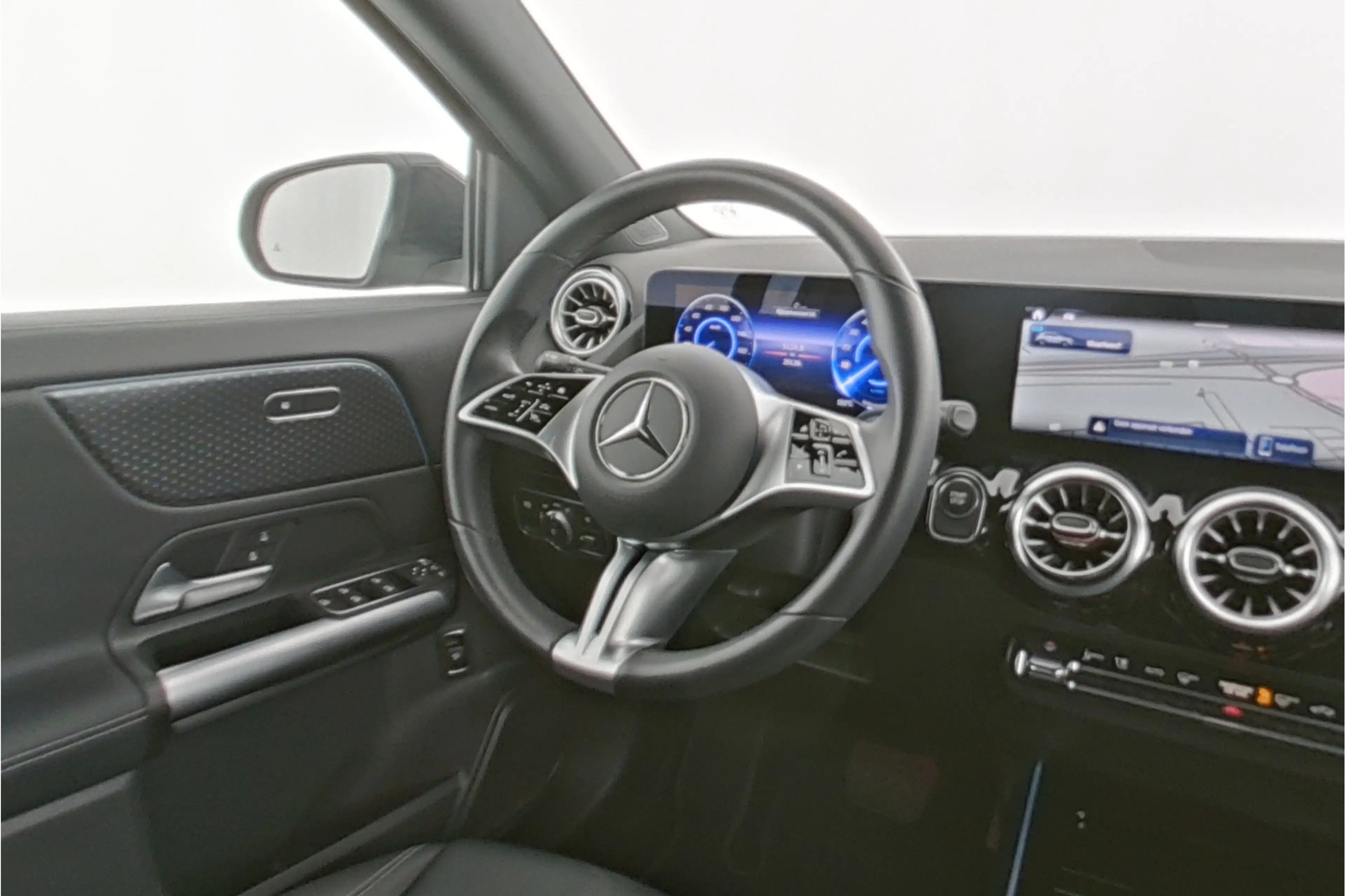 Mercedes-Benz EQA 250 250+ Business Line 71 kWh Ledkoplampen | Sfeerverl — photo 5