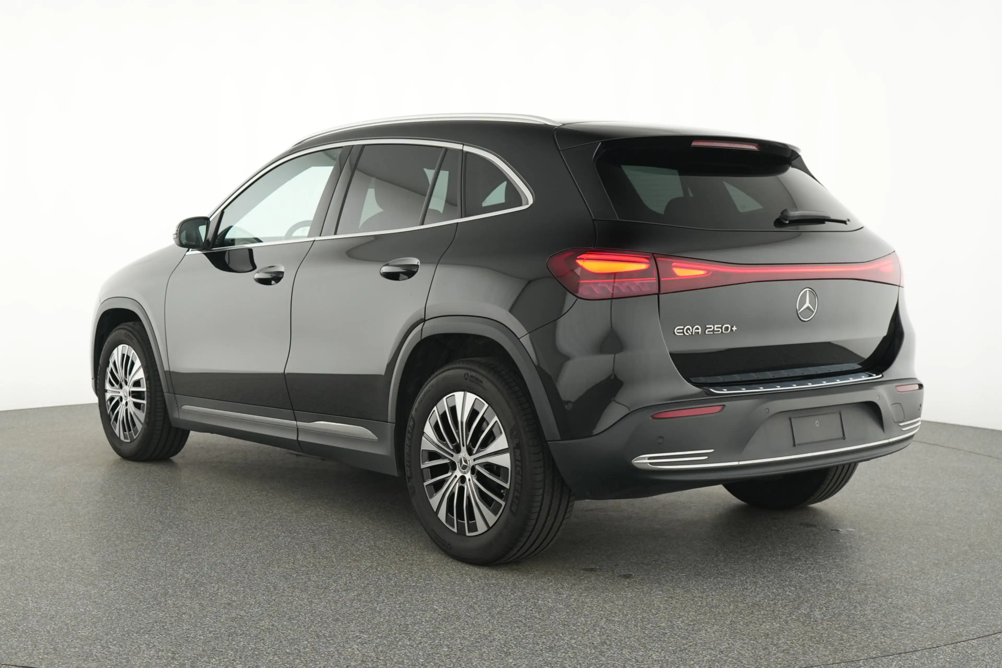 Mercedes-Benz EQA 250 250+ Business Line 71 kWh Ledkoplampen | Sfeerverl — photo 2