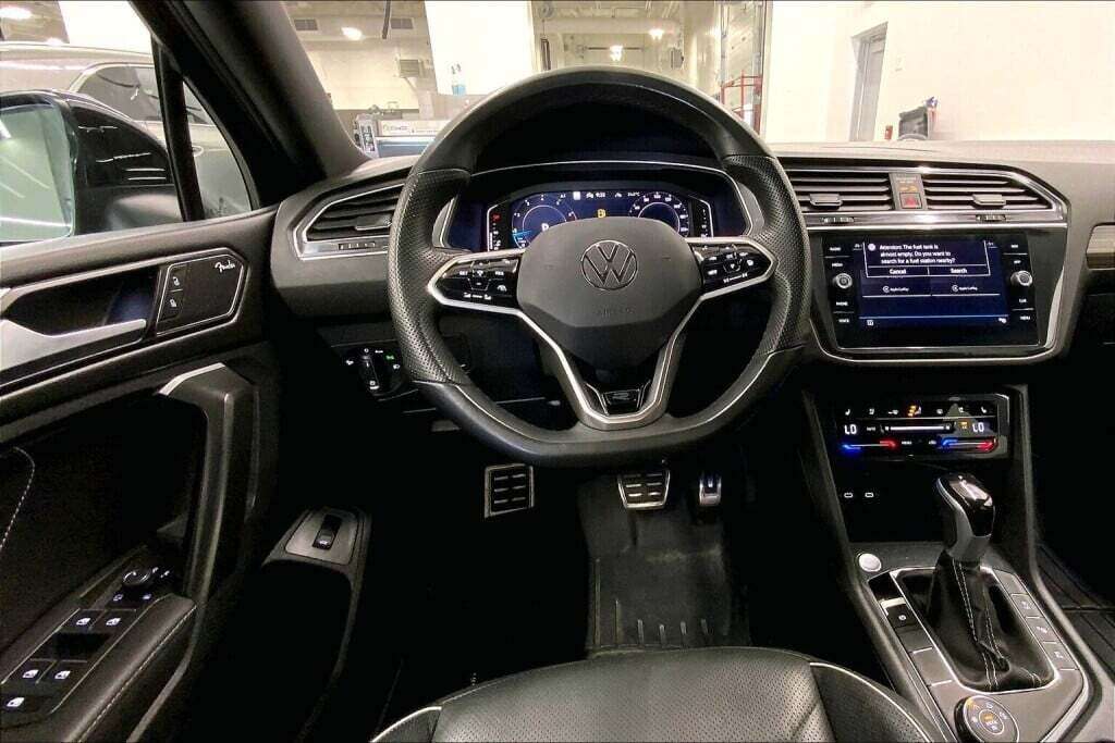 2024 Volkswagen Tiguan HIGHLINE R-LINE AWD | LEATHER | PANO ROOF | NAVI — снимка 1