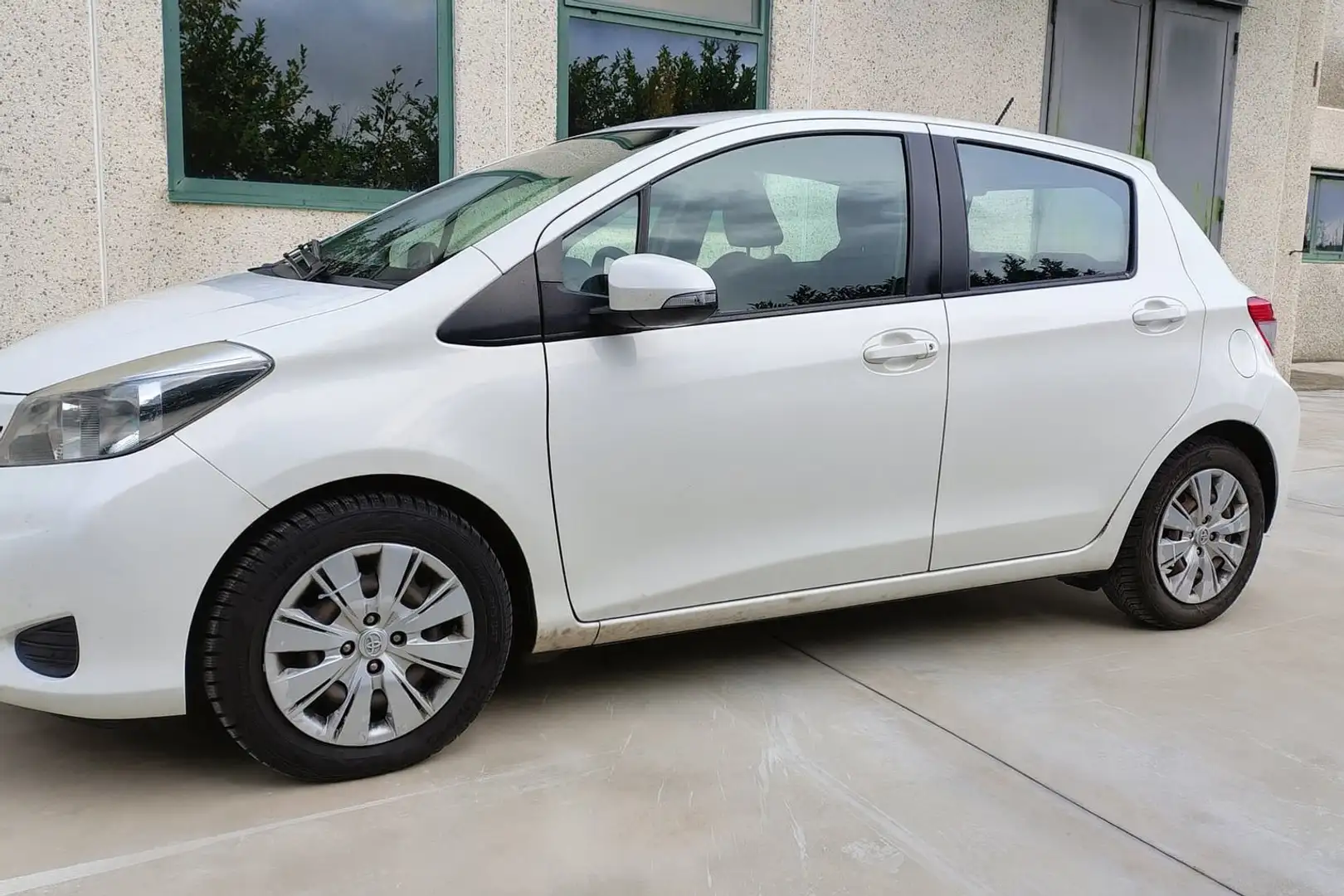 Toyota Yaris Yaris III  5p 1.4 d-4d Active Bianco - 2