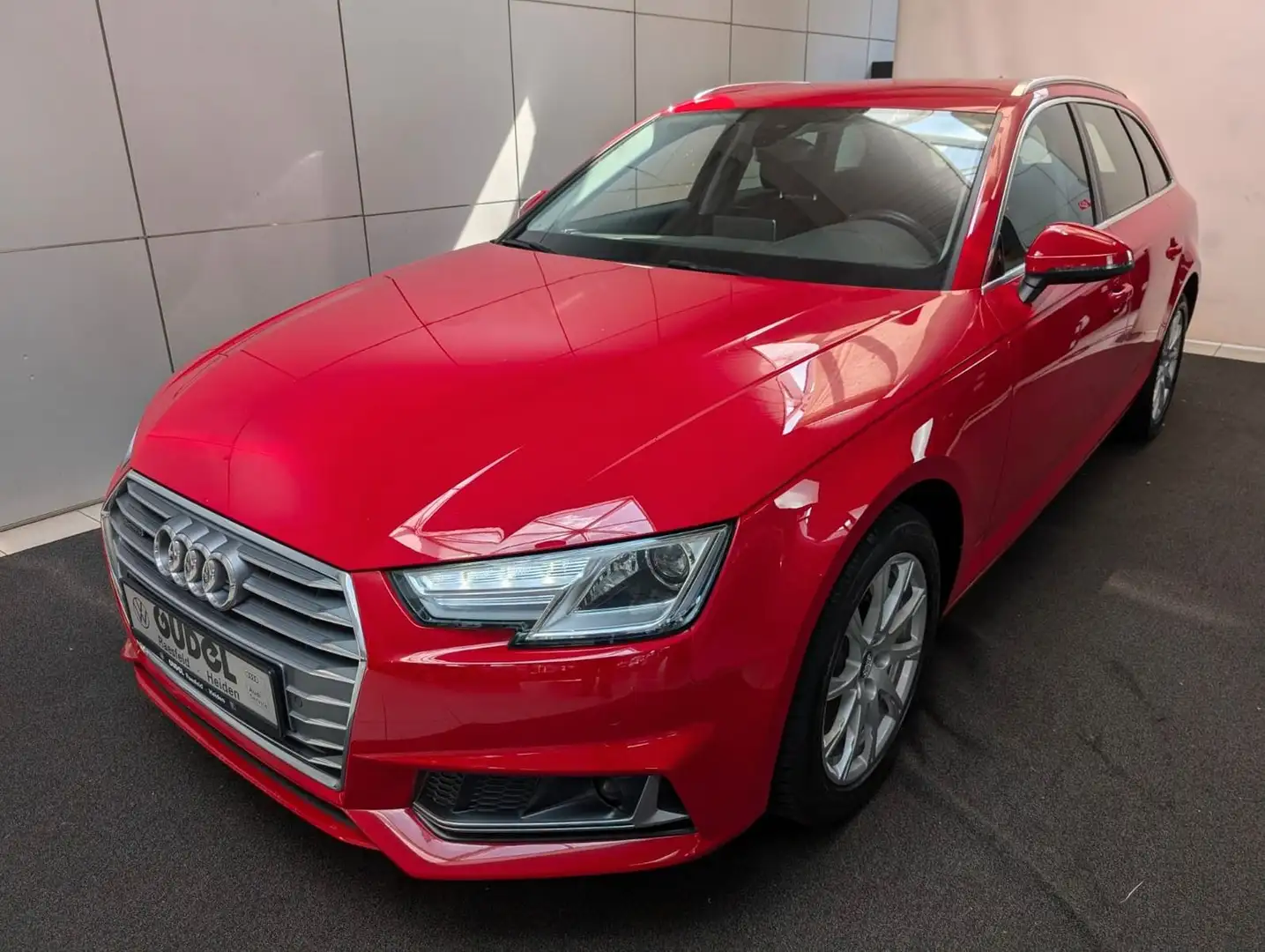 Audi A4 Avant 40 TDI quattro sport AHKT Standheizung Rot - 2