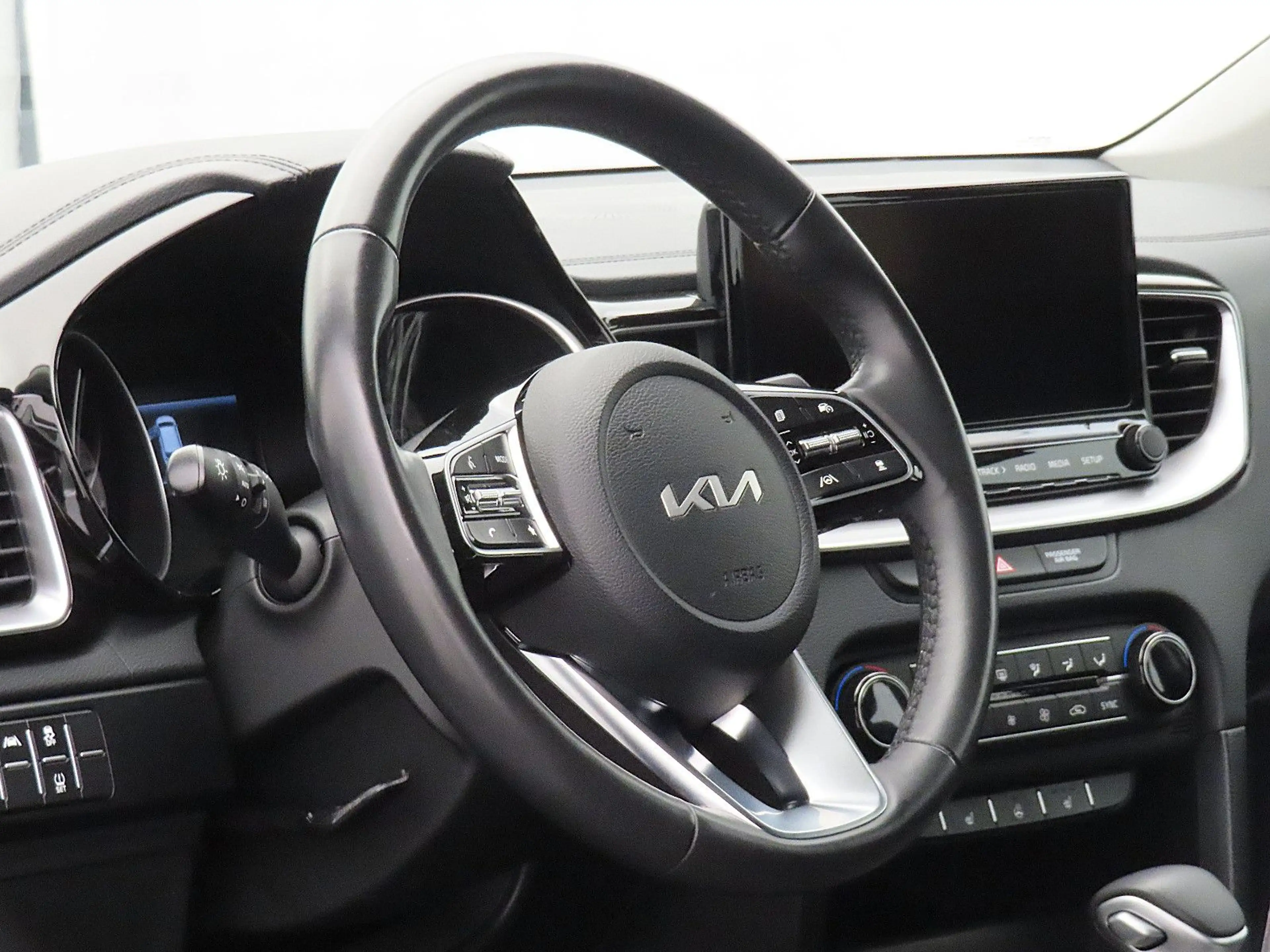 Kia Ceed / cee'd Ceed Hybrid Automatik | Garantie | AHK | Kamera — photo 15