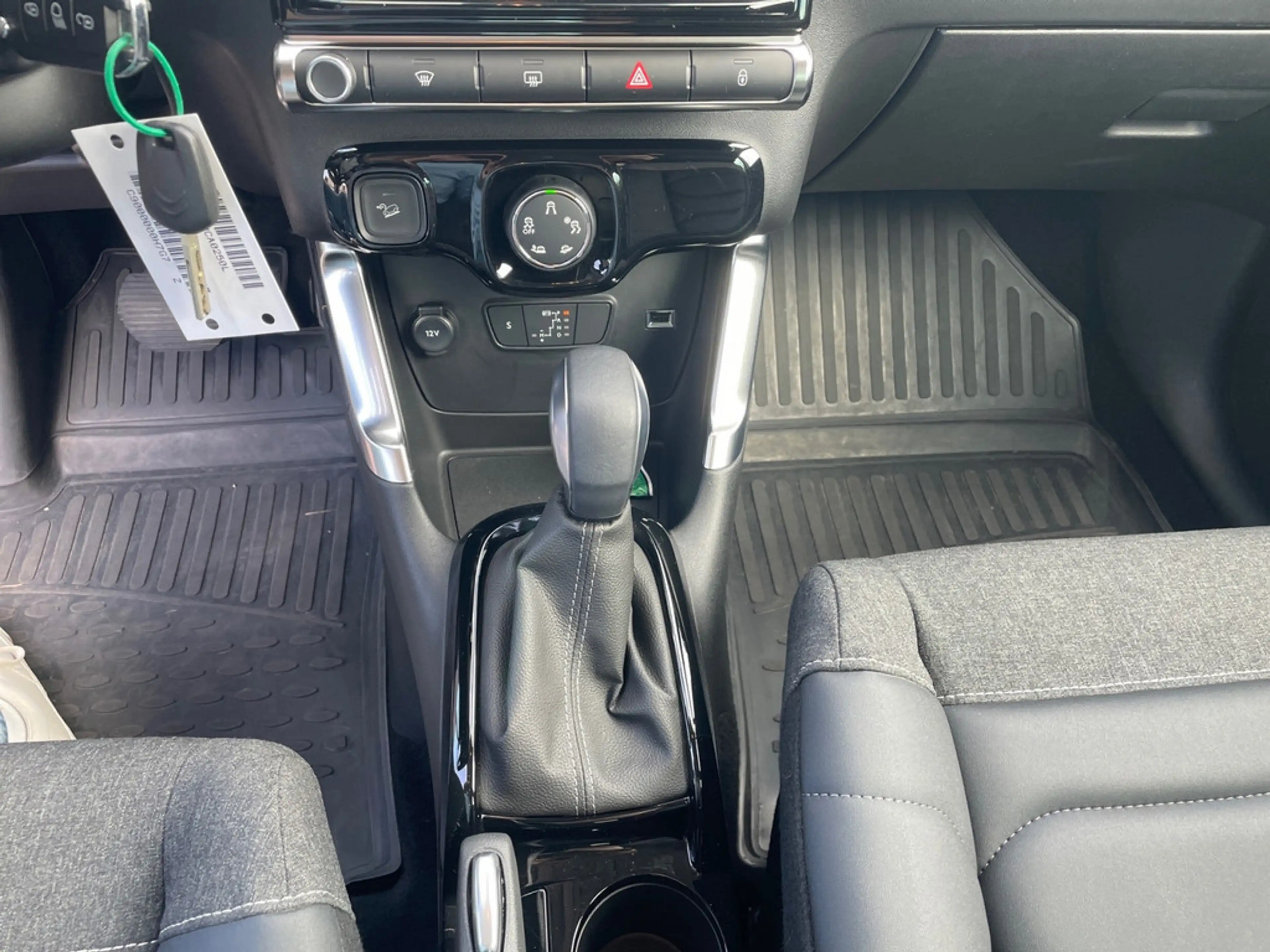 Citroen C3 Aircross 1.2 Plus EAT6 130 KLIMA PDC SHZ — photo 12