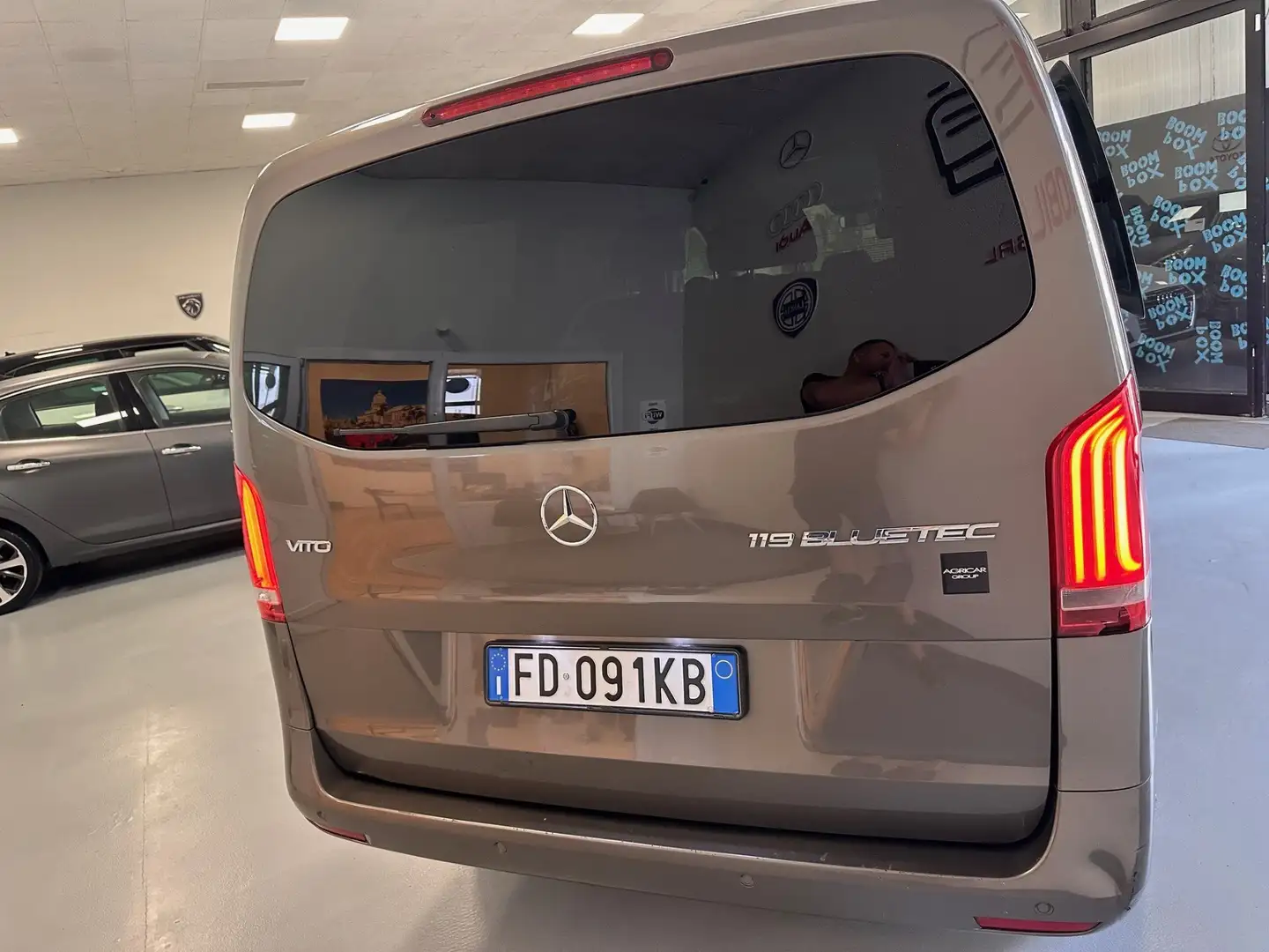 Mercedes-Benz Vito Marrone - 2