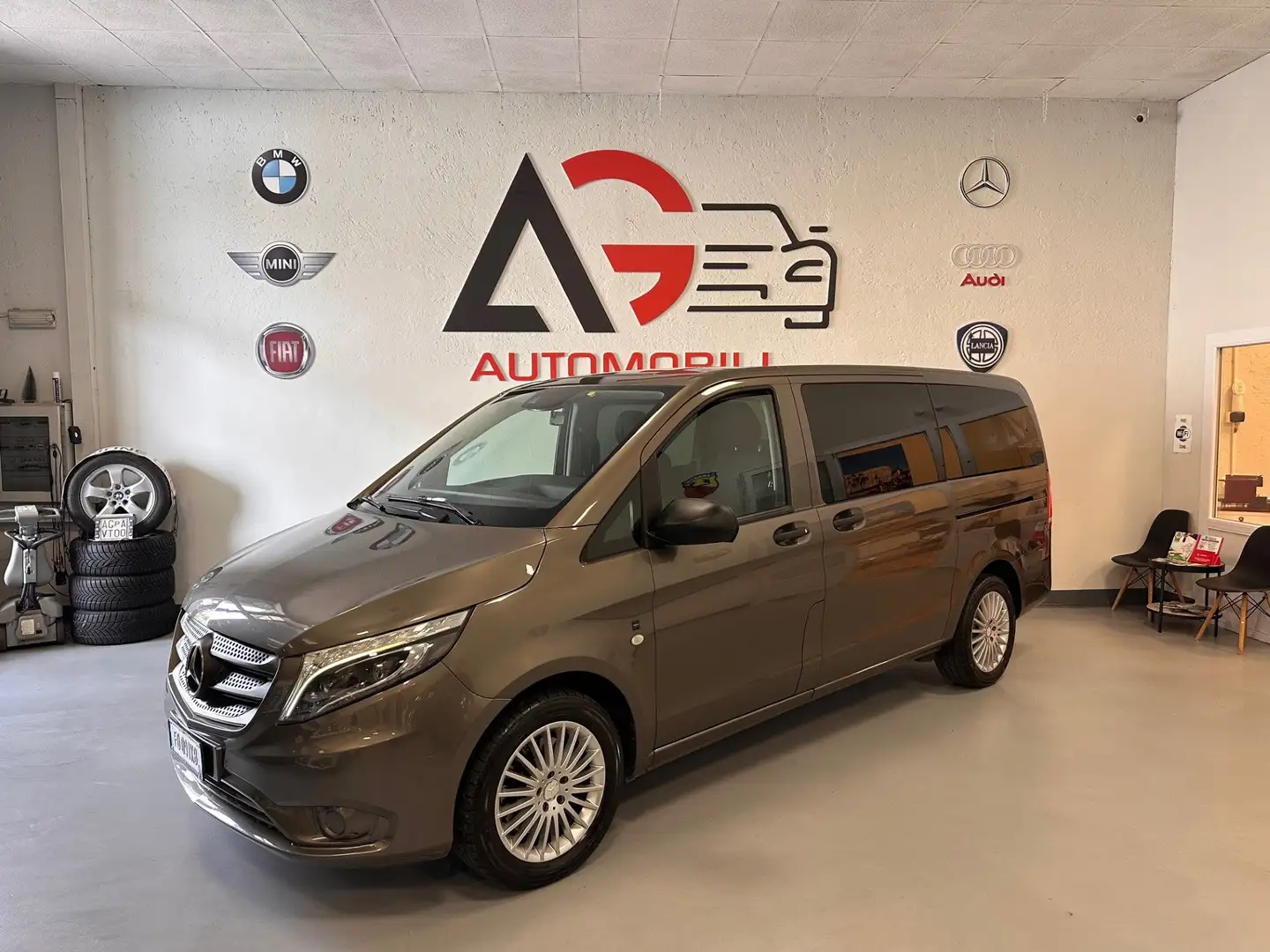 Mercedes-Benz Vito Marrone - 1