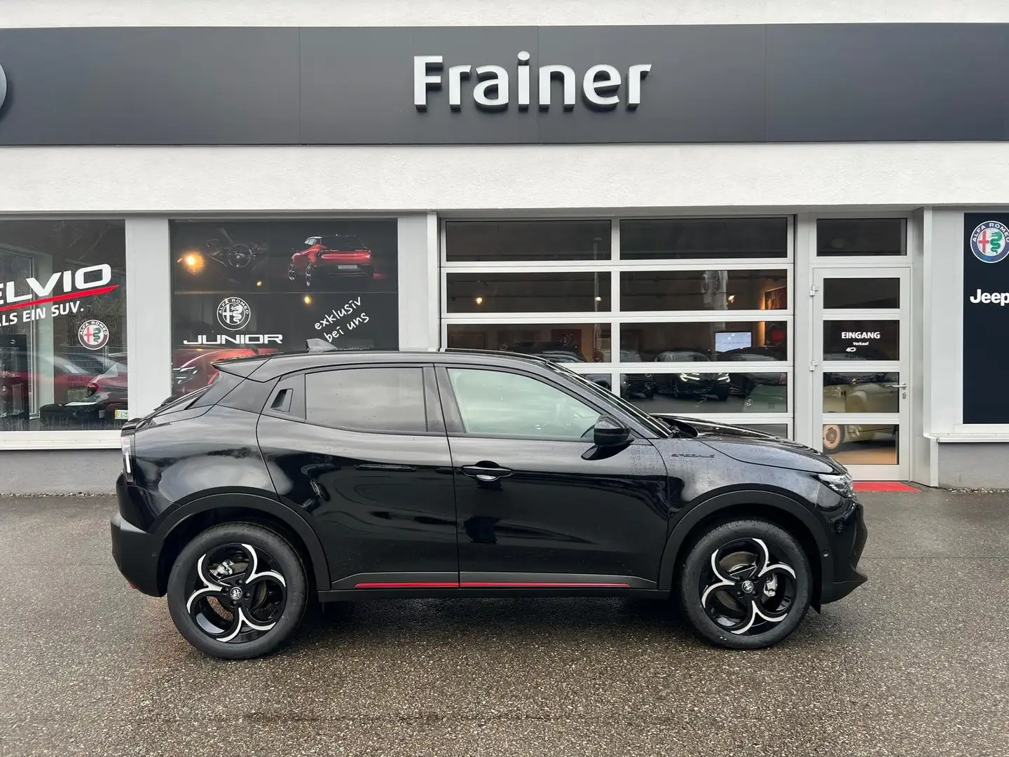 Alfa Romeo Junior Ibrida Speciale 1.2 MHEV e-DCT6 145PS Schwarz - 1