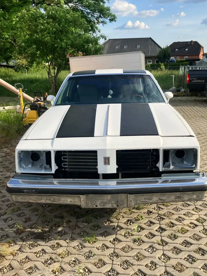 Oldsmobile Cutlass - 1