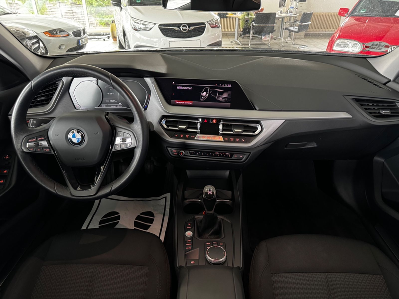BMW 118 d Advantage/1.HD/LIVE/LED/NAVI/SHZ/2x PDC/ALU — photo 10