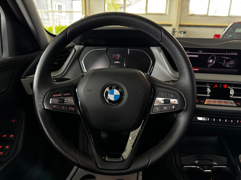 BMW 118 d Advantage/1.HD/LIVE/LED/NAVI/SHZ/2x PDC/ALU — photo 14