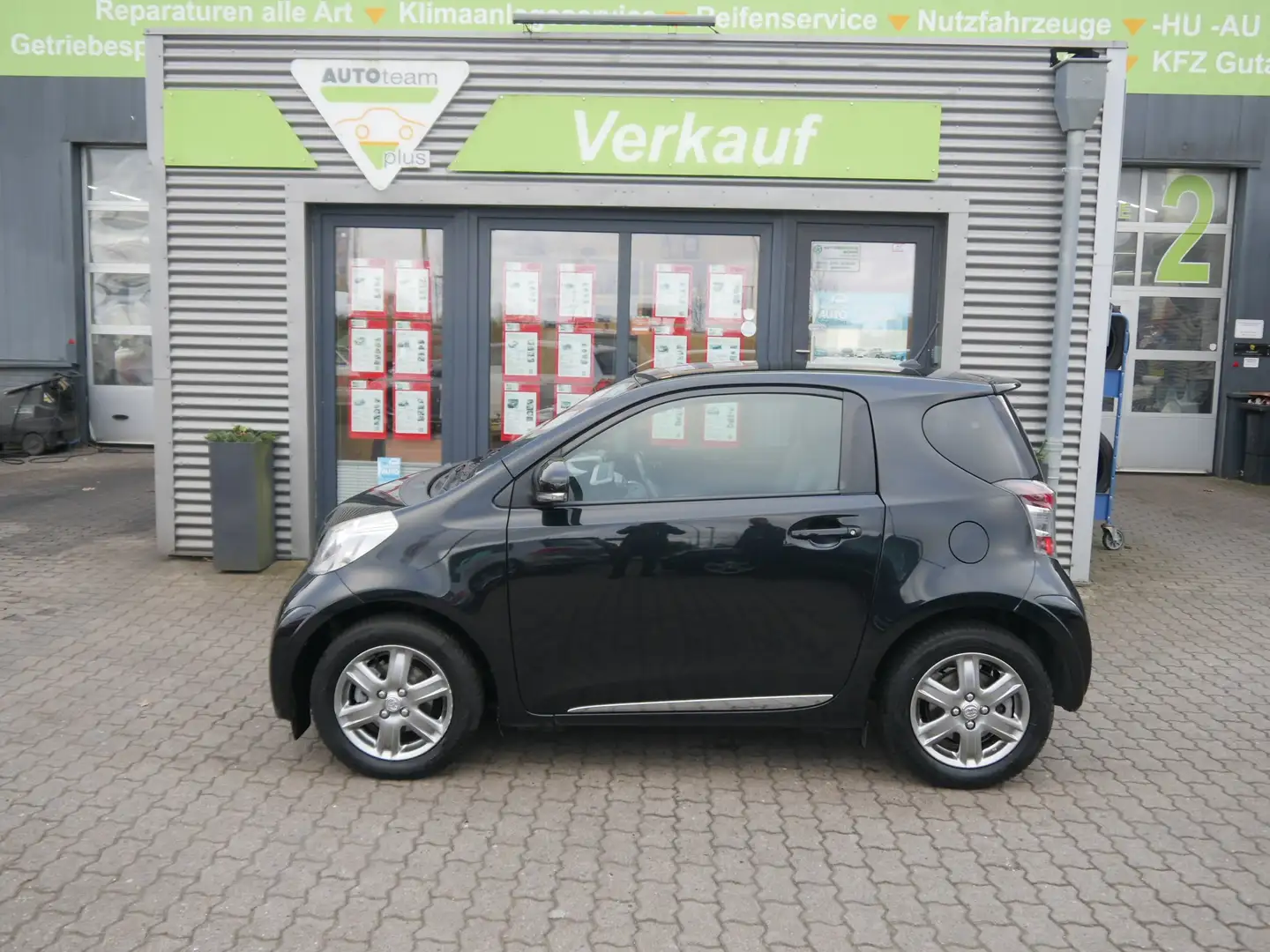 Toyota iQ + Černá - 1