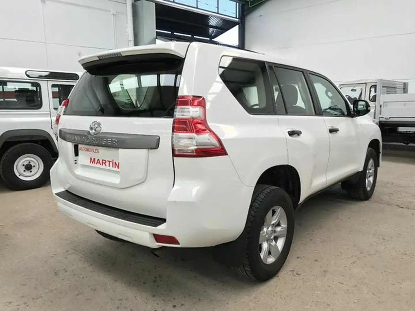 Toyota Land Cruiser D-4D GX Blanc - 2