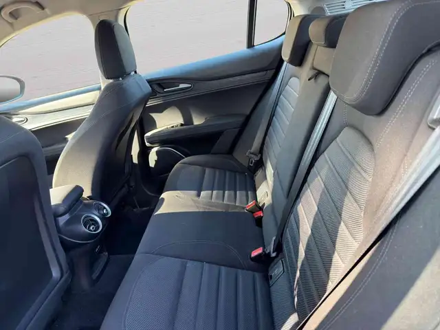 Alfa Romeo Stelvio view 10