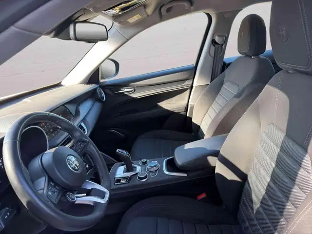 Alfa Romeo Stelvio view 9