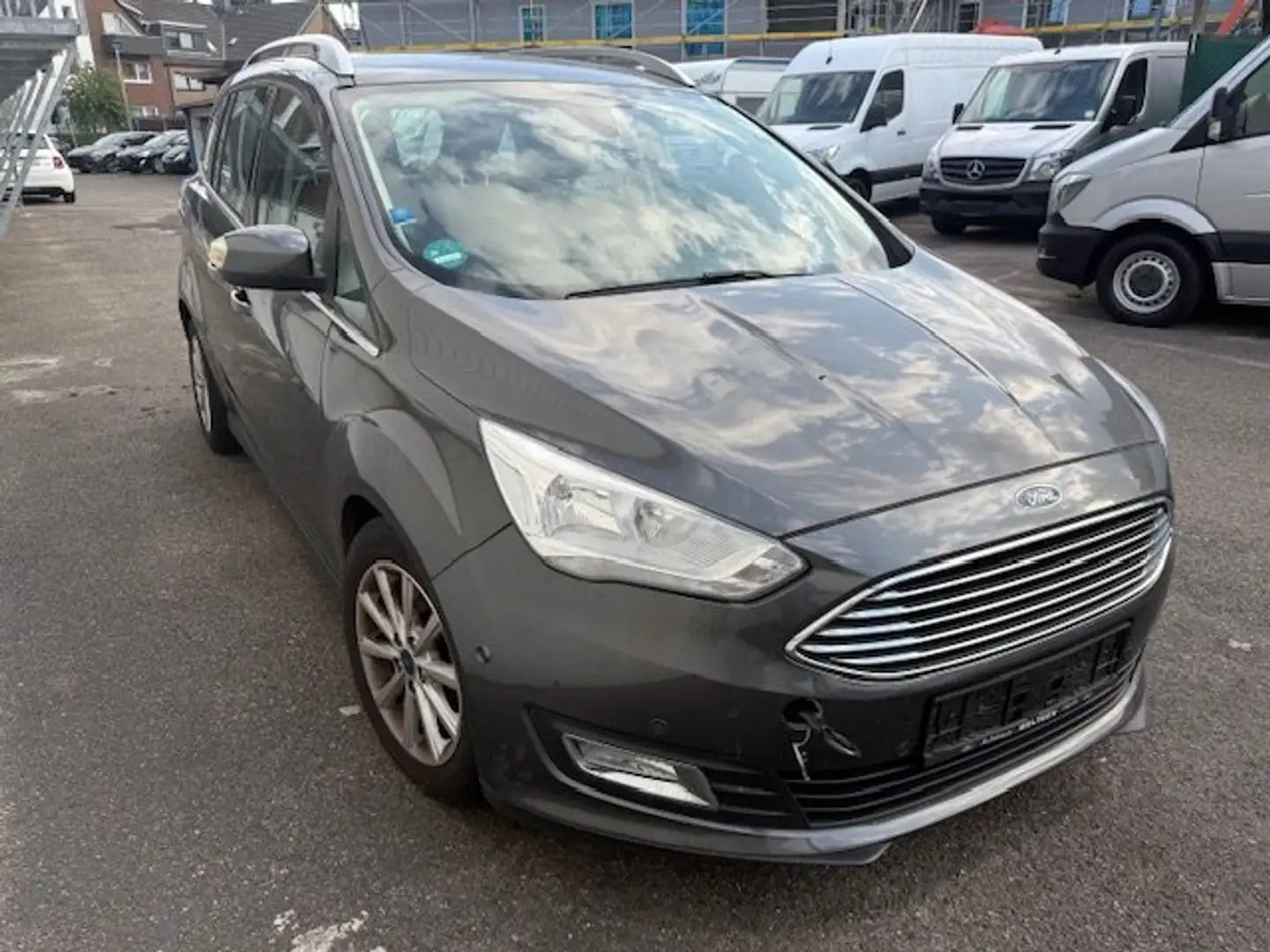 Ford Grand C-Max Titanium Euro-6 Navi Kamera Klimaautomatik Grau - 2