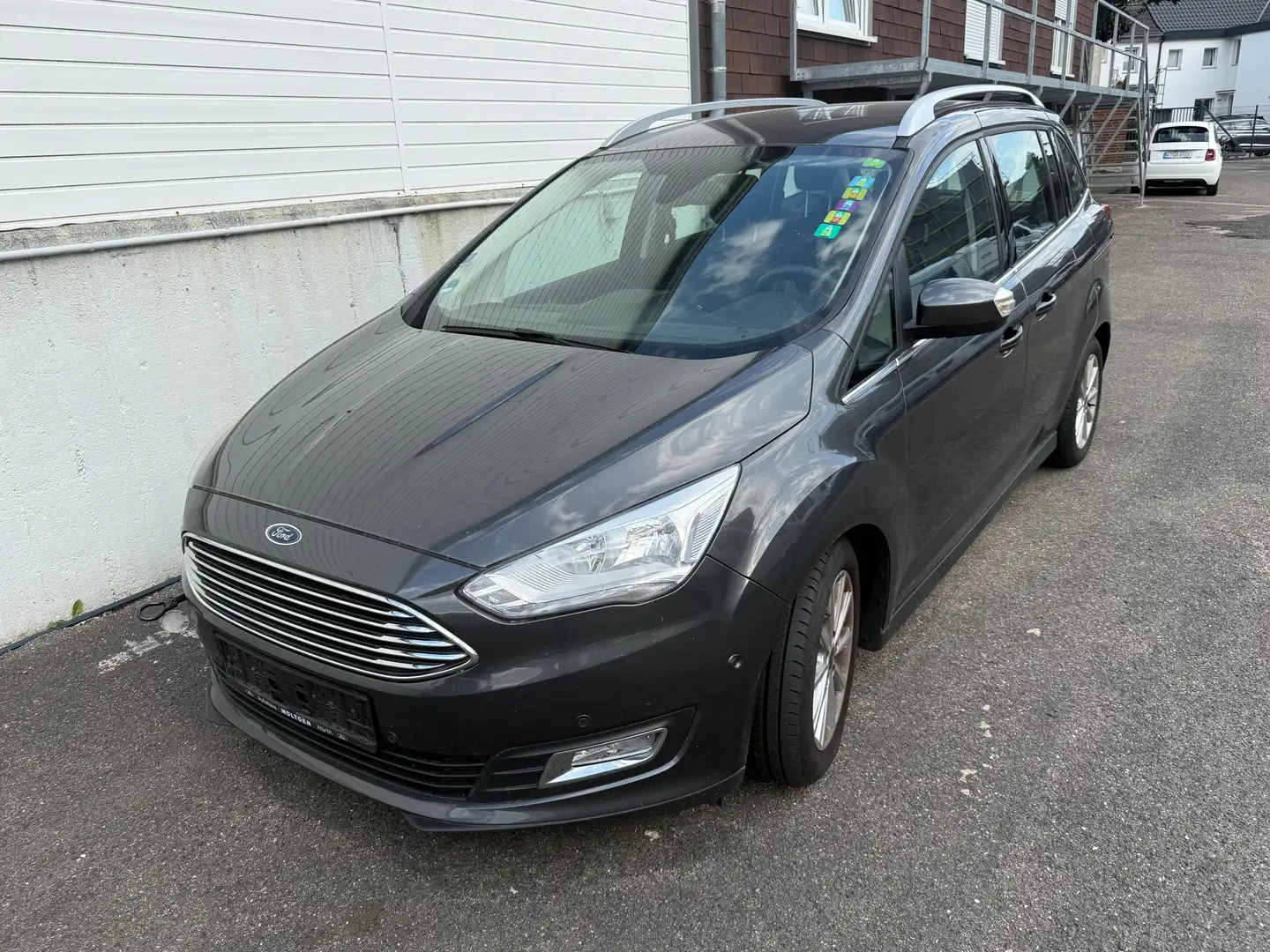 Ford Grand C-Max Titanium Euro-6 Navi Kamera Klimaautomatik Grau - 1