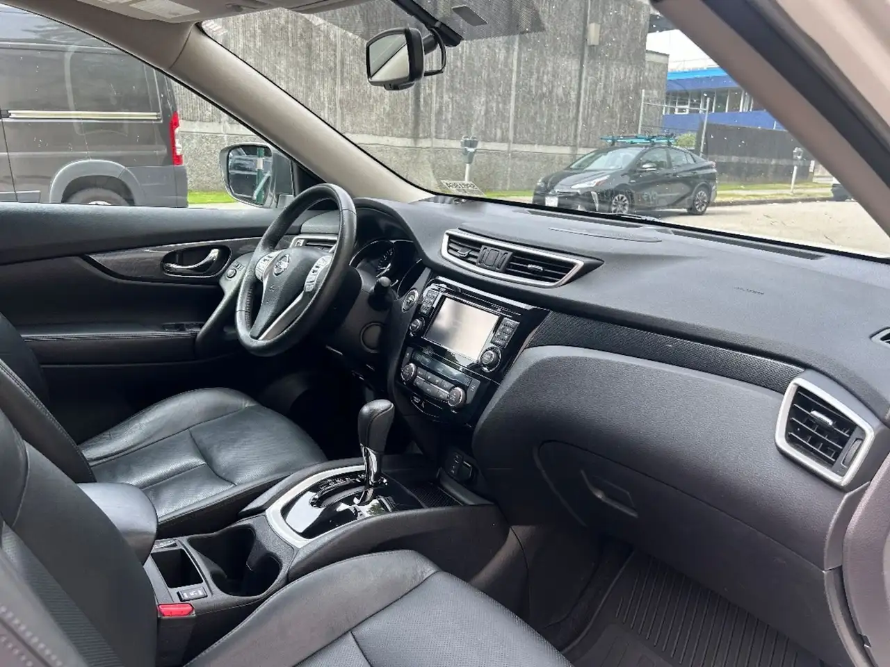 Nissan Rogue снимка Nissan Rogue