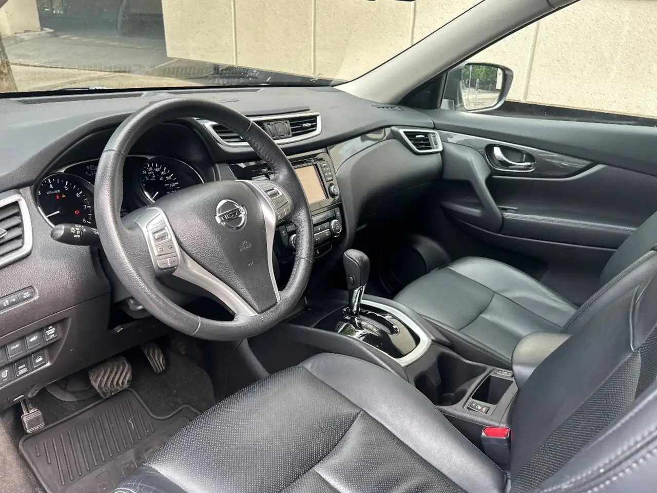 Nissan Rogue снимка Nissan Rogue