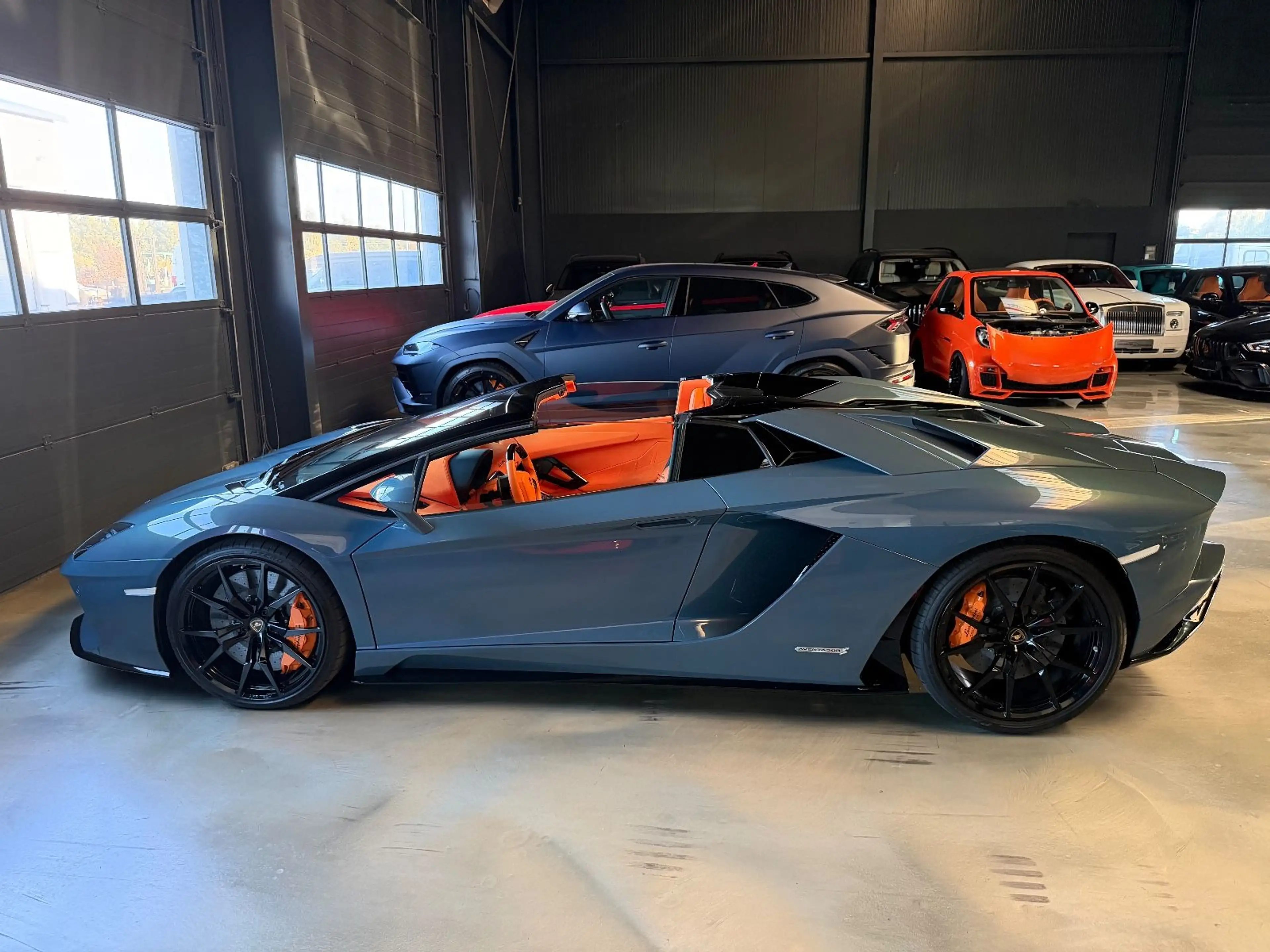 Lamborghini Aventador S Roadster SPECIAL COLOR/ONE OF ONE — photo 4