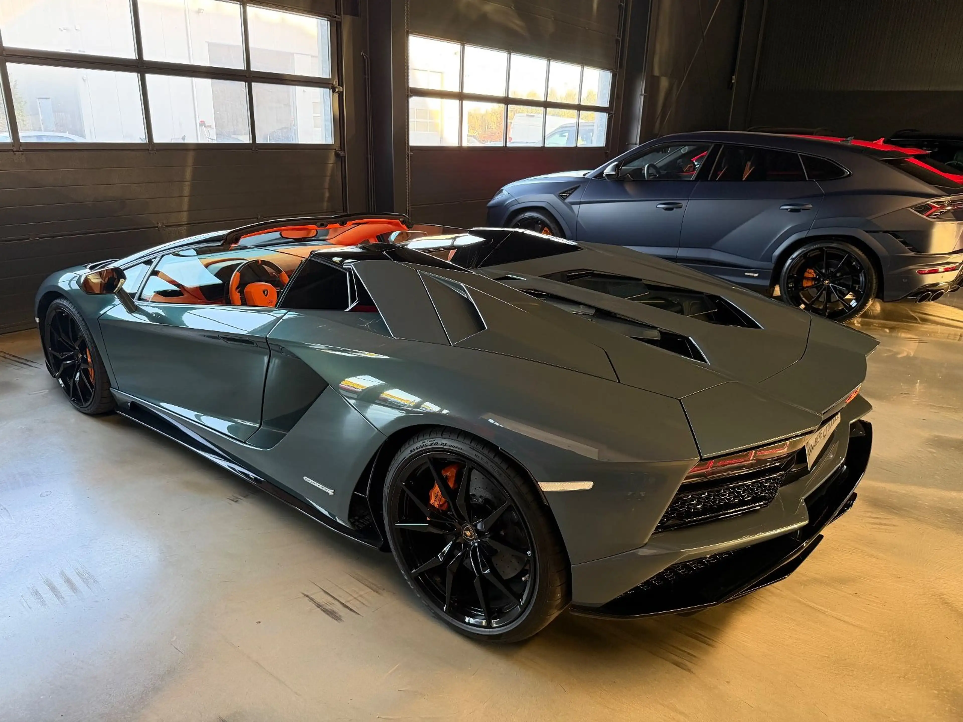 Lamborghini Aventador S Roadster SPECIAL COLOR/ONE OF ONE — photo 5