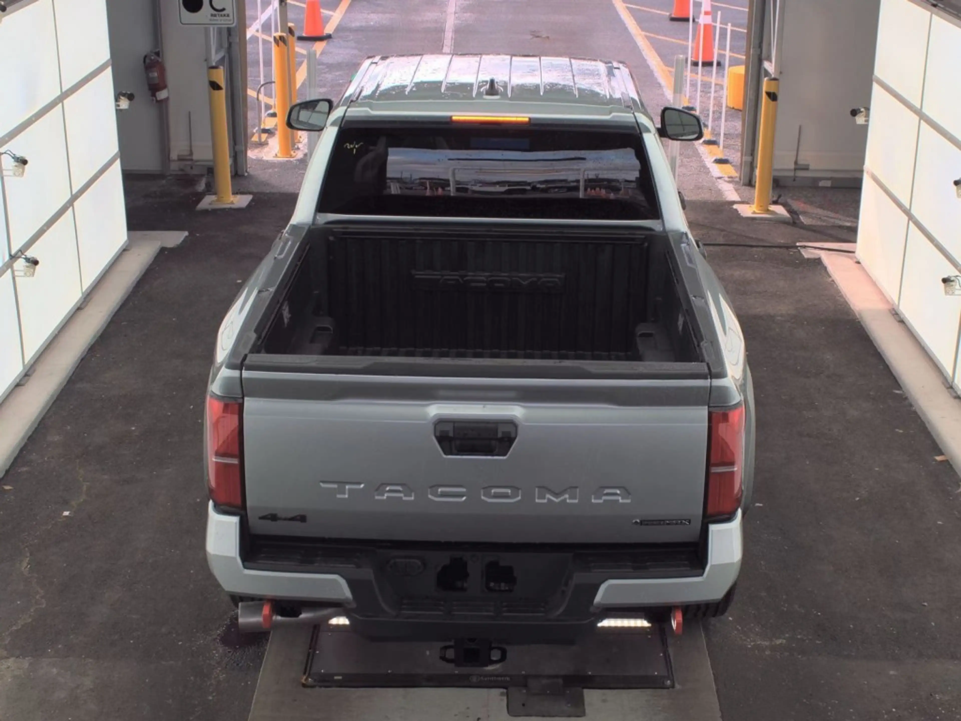 Toyota Tacoma TRD Off Road Hybrid 4x4 iForce Max — photo 11